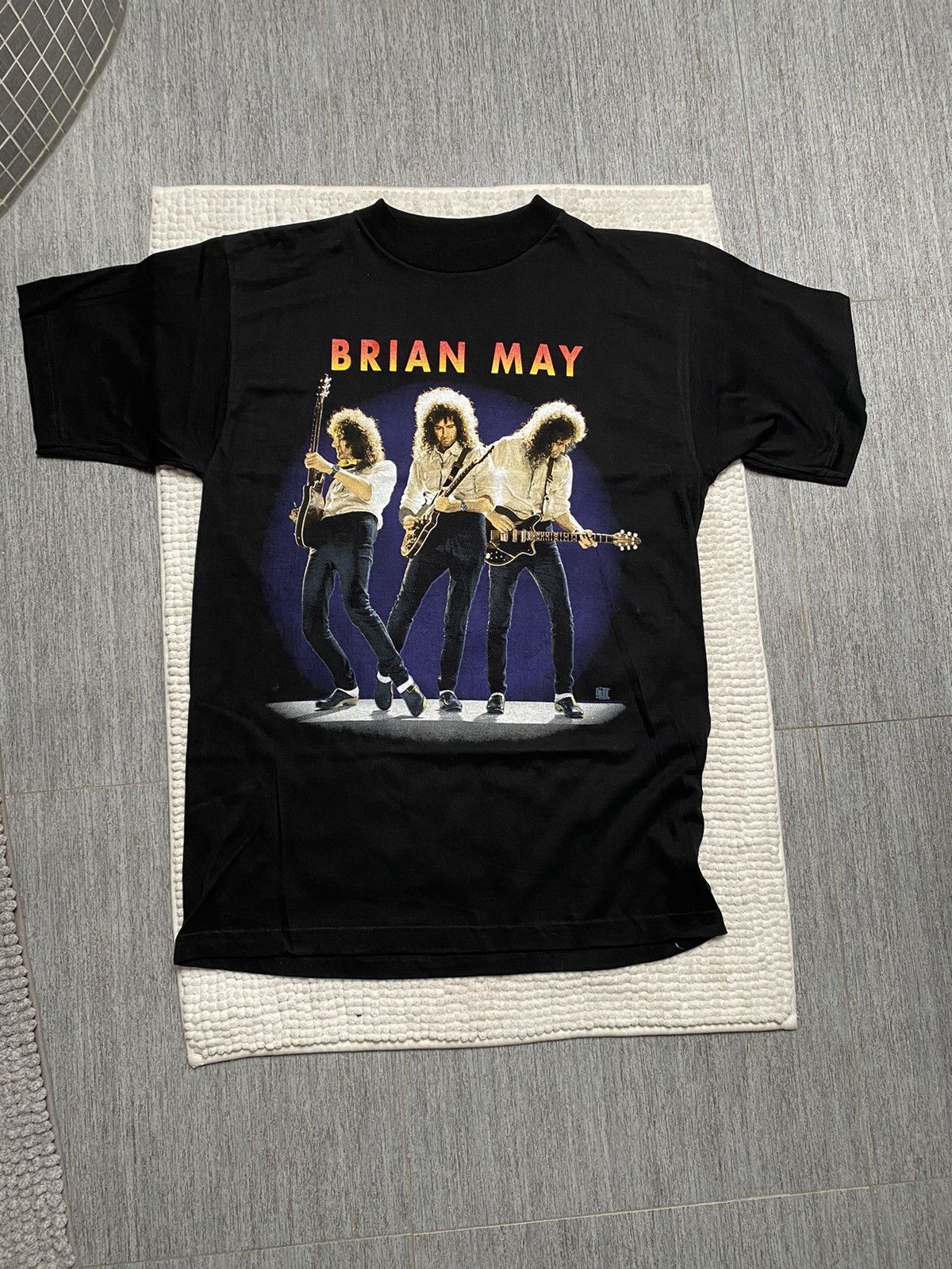 Band Tees × Vintage Vintage Brian May Queen Giant L Tour Tee 90s Band T-Shirt Size US L / EU 52-54 / 3 - 10 Thumbnail