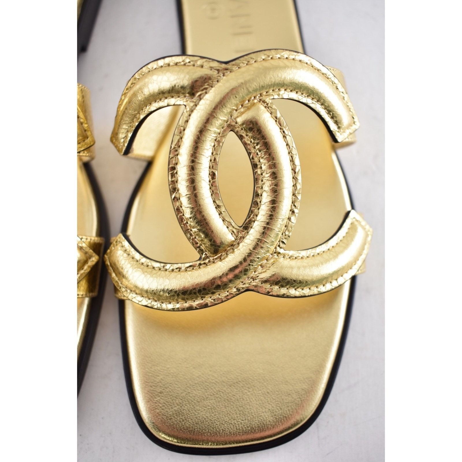 Chanel Chanel Golden Cracked Leather XL CC Mules Sandals 37 Size US 6 / IT 36 - 12 Thumbnail