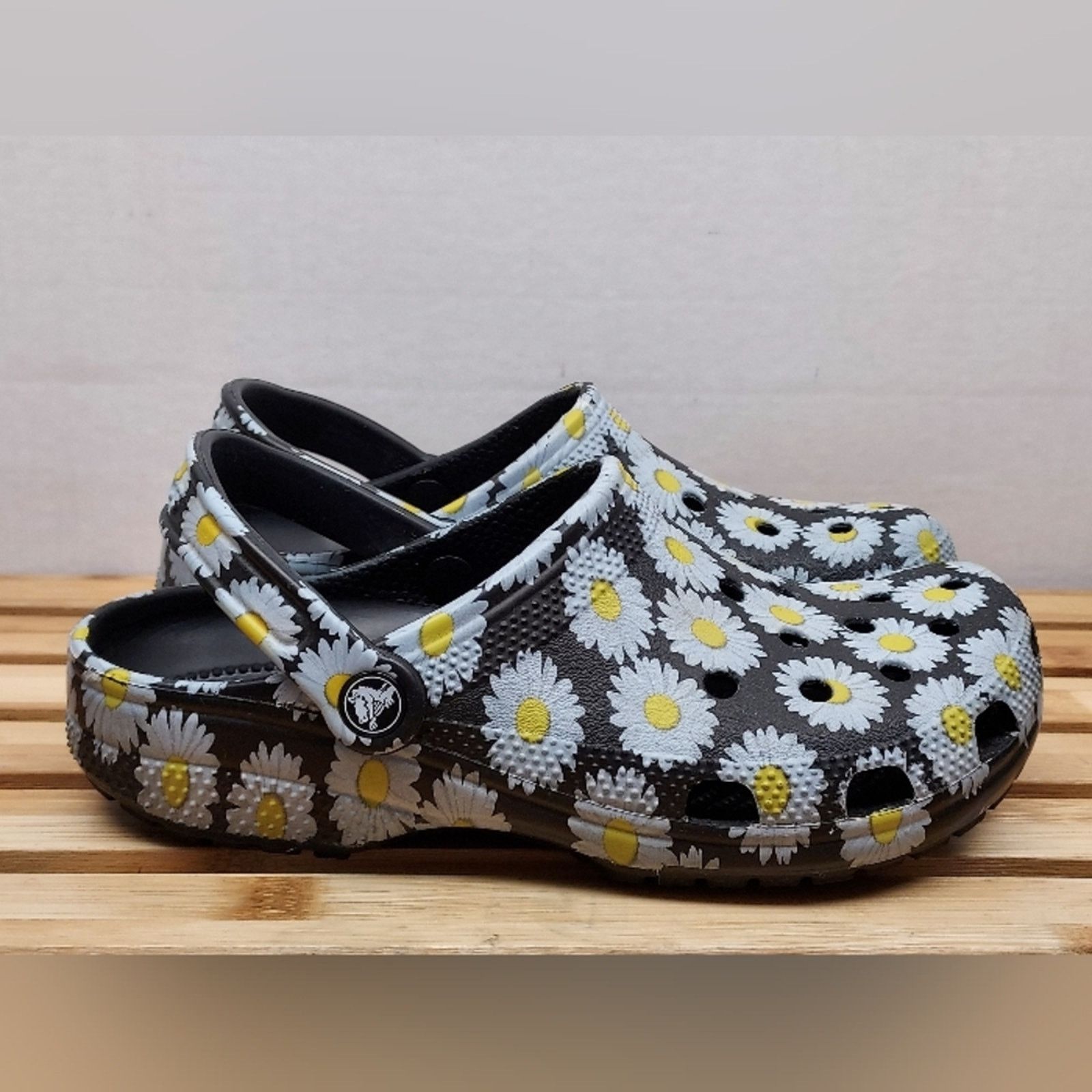 Crocs CROCS Womens Daisy Print Clog Sandals Size 8 Size US 8 / IT 38 - 3 Thumbnail