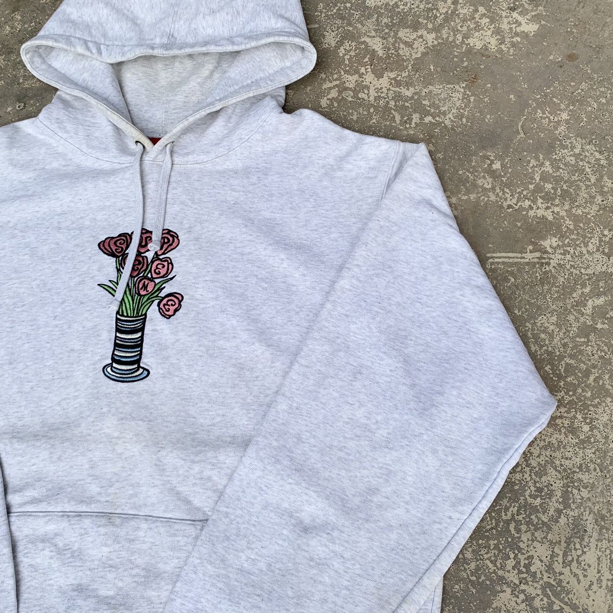Supreme FW18 Supreme Flowers Hoodie Embroidered Logo Size US XL / EU 56 / 4 - 4 Thumbnail