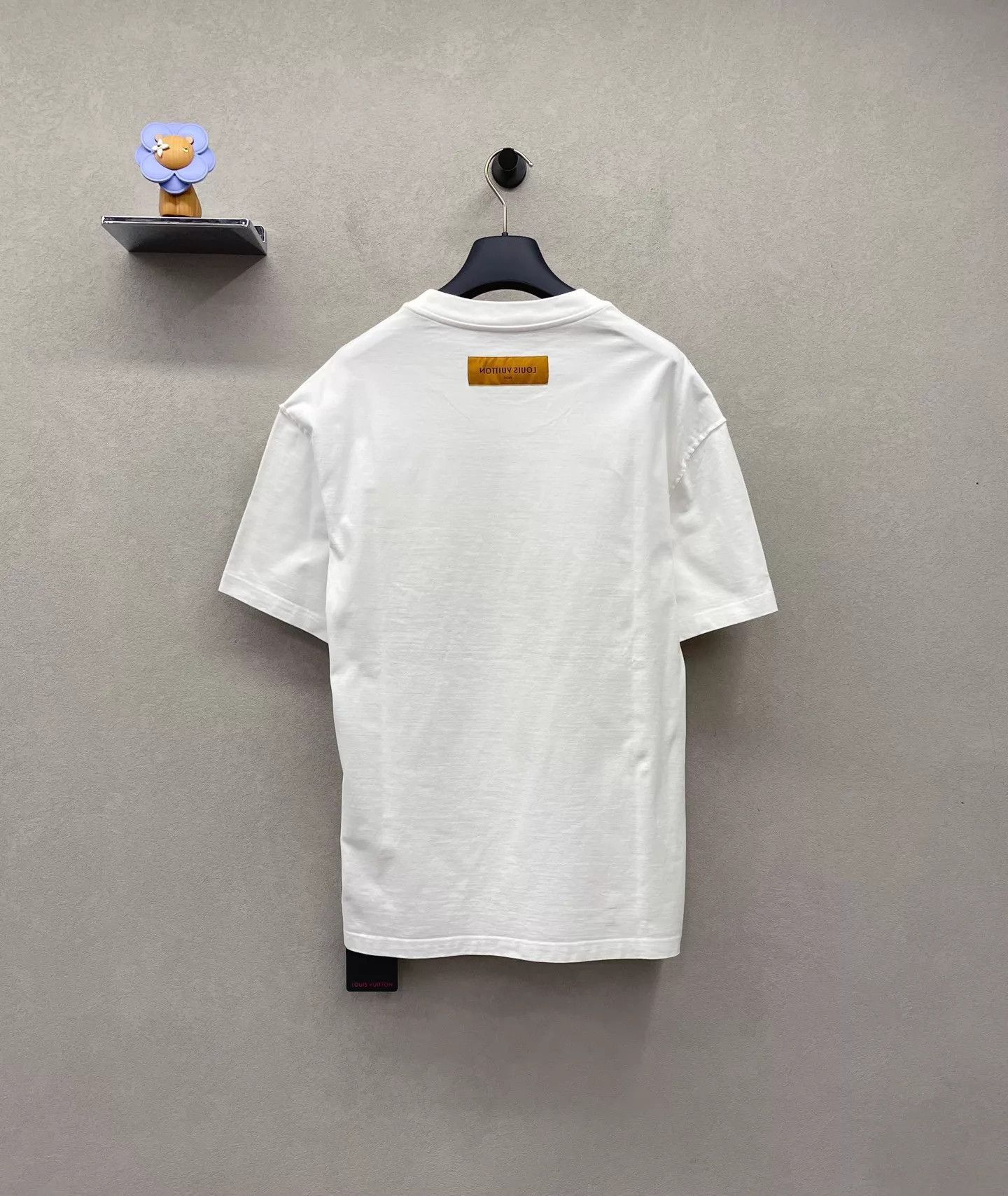 Louis Vuitton LV White 3D Embroidered SS T-Shirt Size L Size US L / EU 52-54 / 3 - 2 Thumbnail