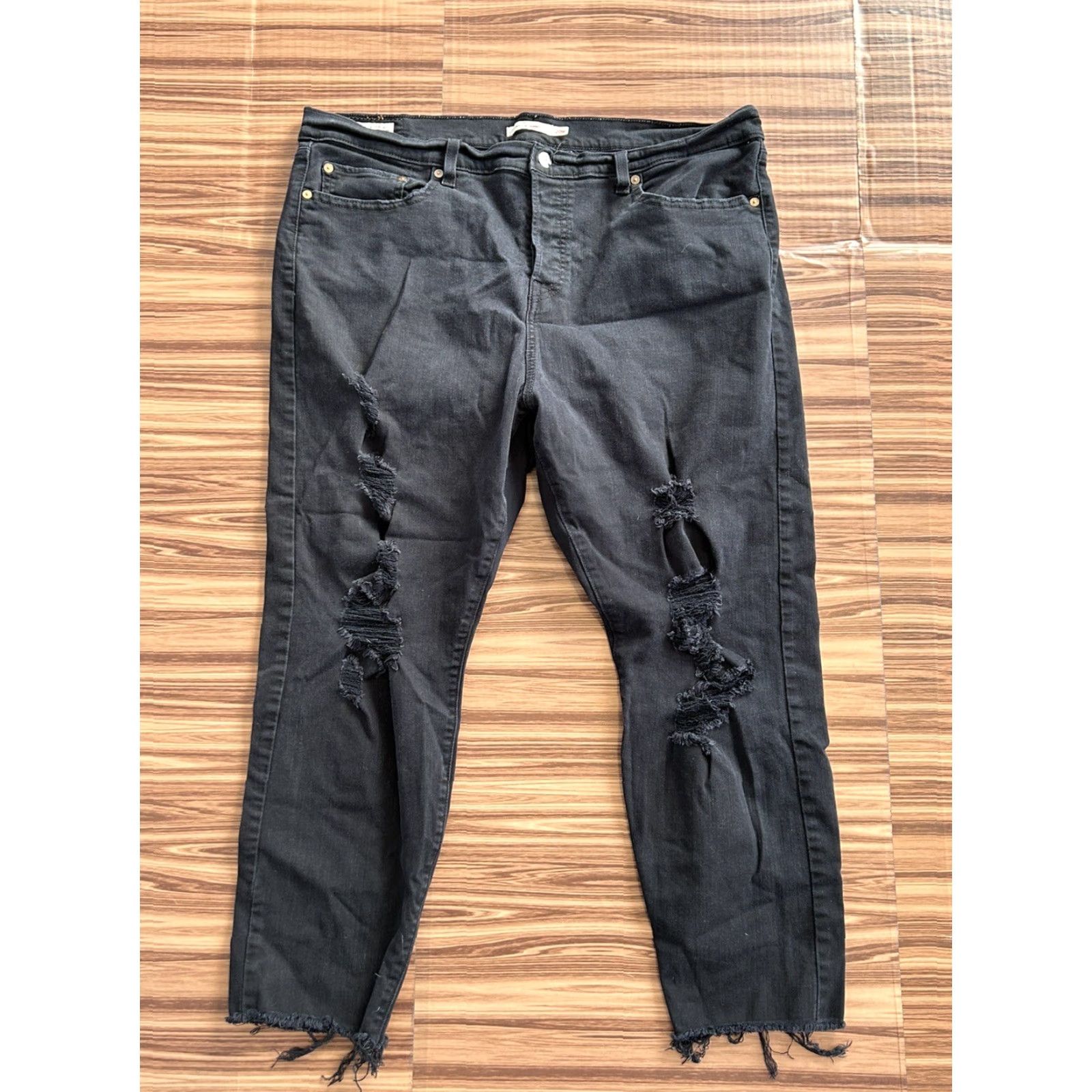 Levi's VINTAGE Levi's 501 Wedgie Skinny Jeans Womens Black Distressed size 20 W Size 42" / US 20 - 2 Thumbnail