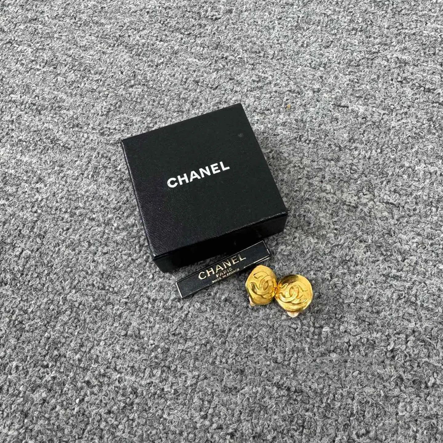 Chanel Chanel Golden lava-colored double-C-shaped circular ear cl Size ONE SIZE - 2 Thumbnail