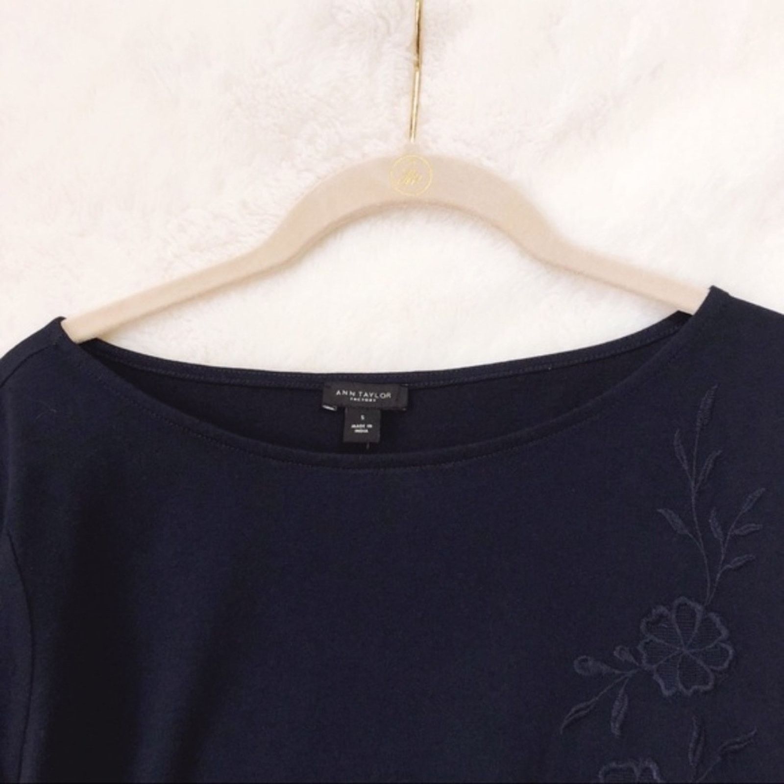 Ann Taylor Ann Taylor Navy Flower Design Short Sleeve Top Size S / US 4 / IT 40 - 6 Thumbnail