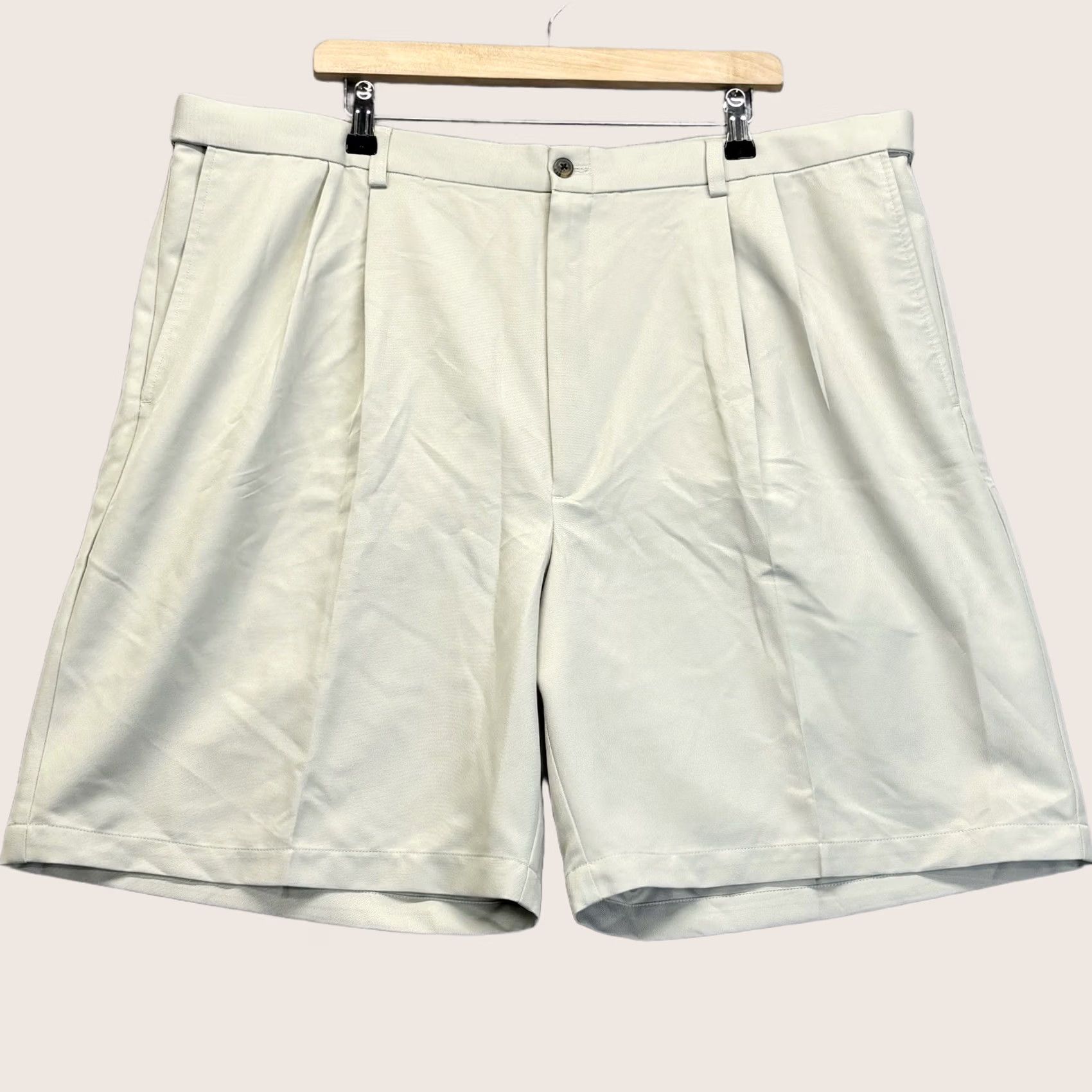 Haggar Haggar Shorts Cool 18 Gabardine Pleated Casual W44” Mens Regular Beige Summer Mens - No Pattern, Zip Button, Moisture Wicking, Non Iron Size US 44 / EU 60 - 1 Thumbnail