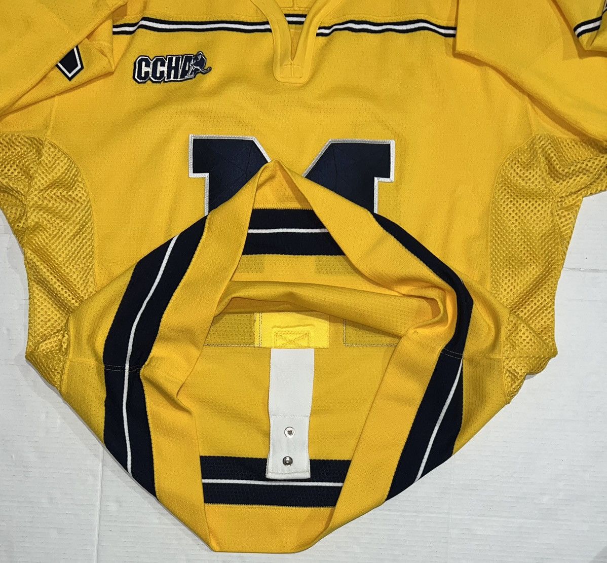 Nike Vintage Nike Michigan Wolverines Hockey Jersey Team Issued Size US XXL / EU 58 / 5 - 7 Thumbnail