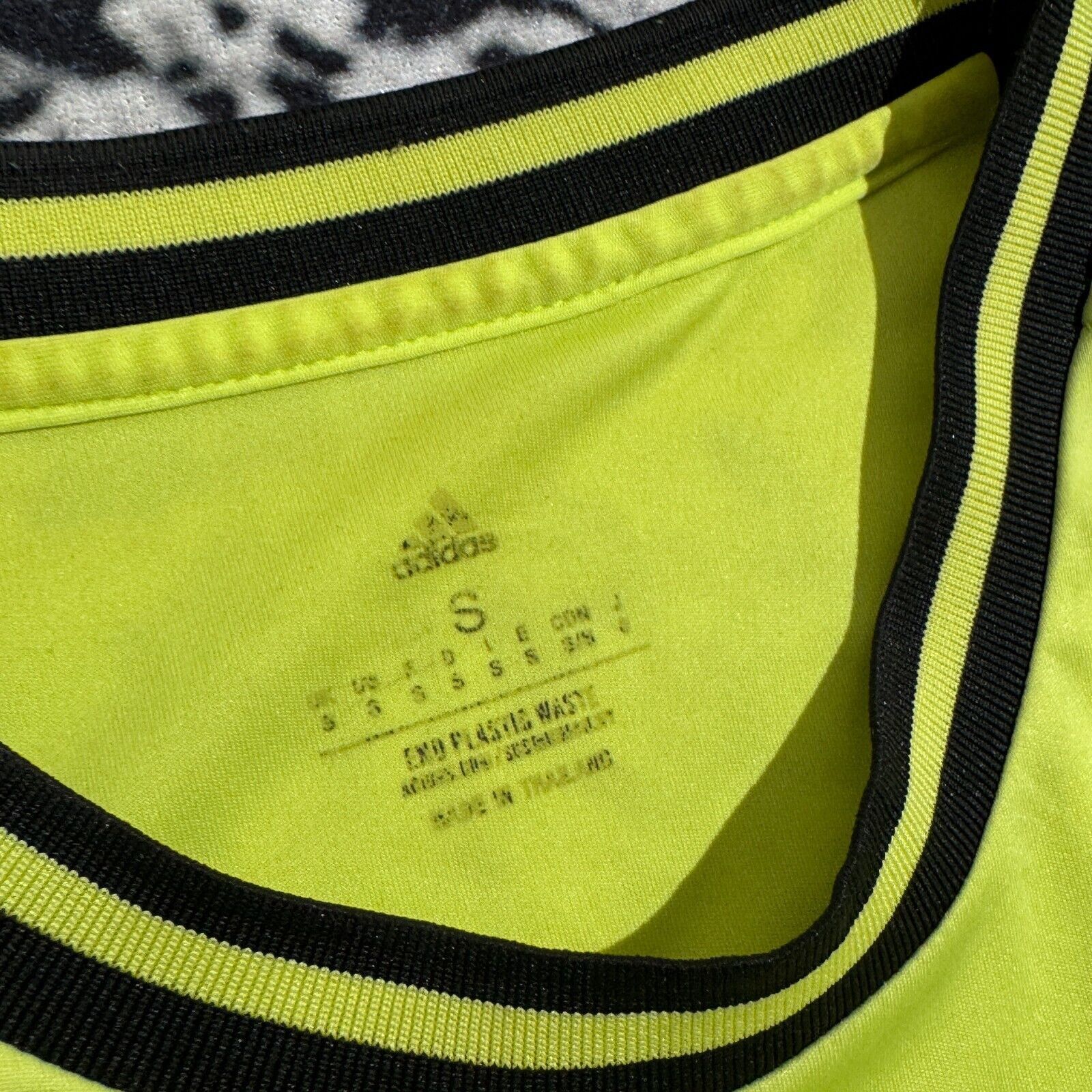 Adidas Vintage Adidas Neon Gren Polyester Jersey Size S Manchester Size US S / EU 44-46 / 1 - 8 Thumbnail