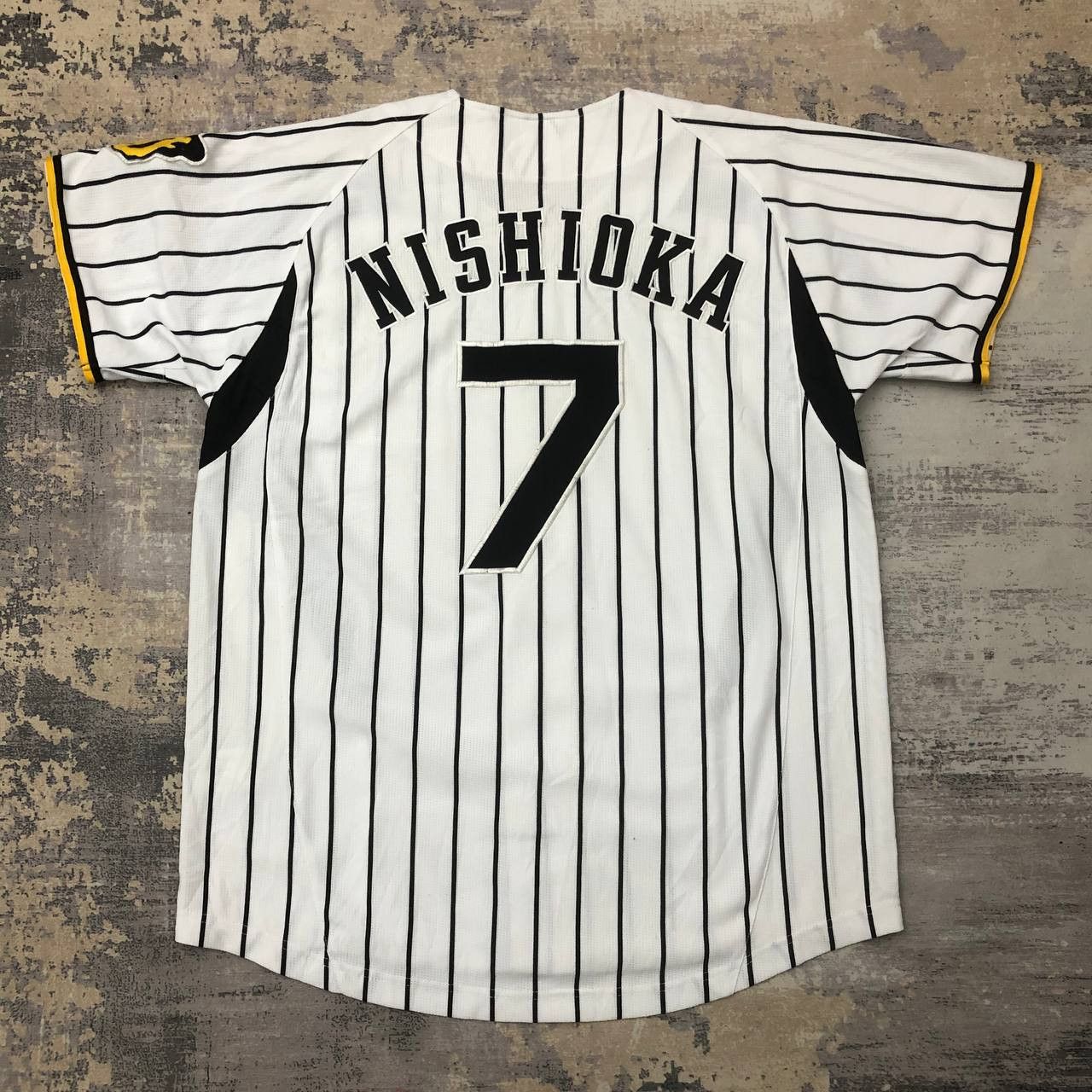 Mizuno T40 HANSHIN TIGER NISHIOKA MIZUNO BASEBALL JERSEY Size US L / EU 52-54 / 3 - 2 Thumbnail