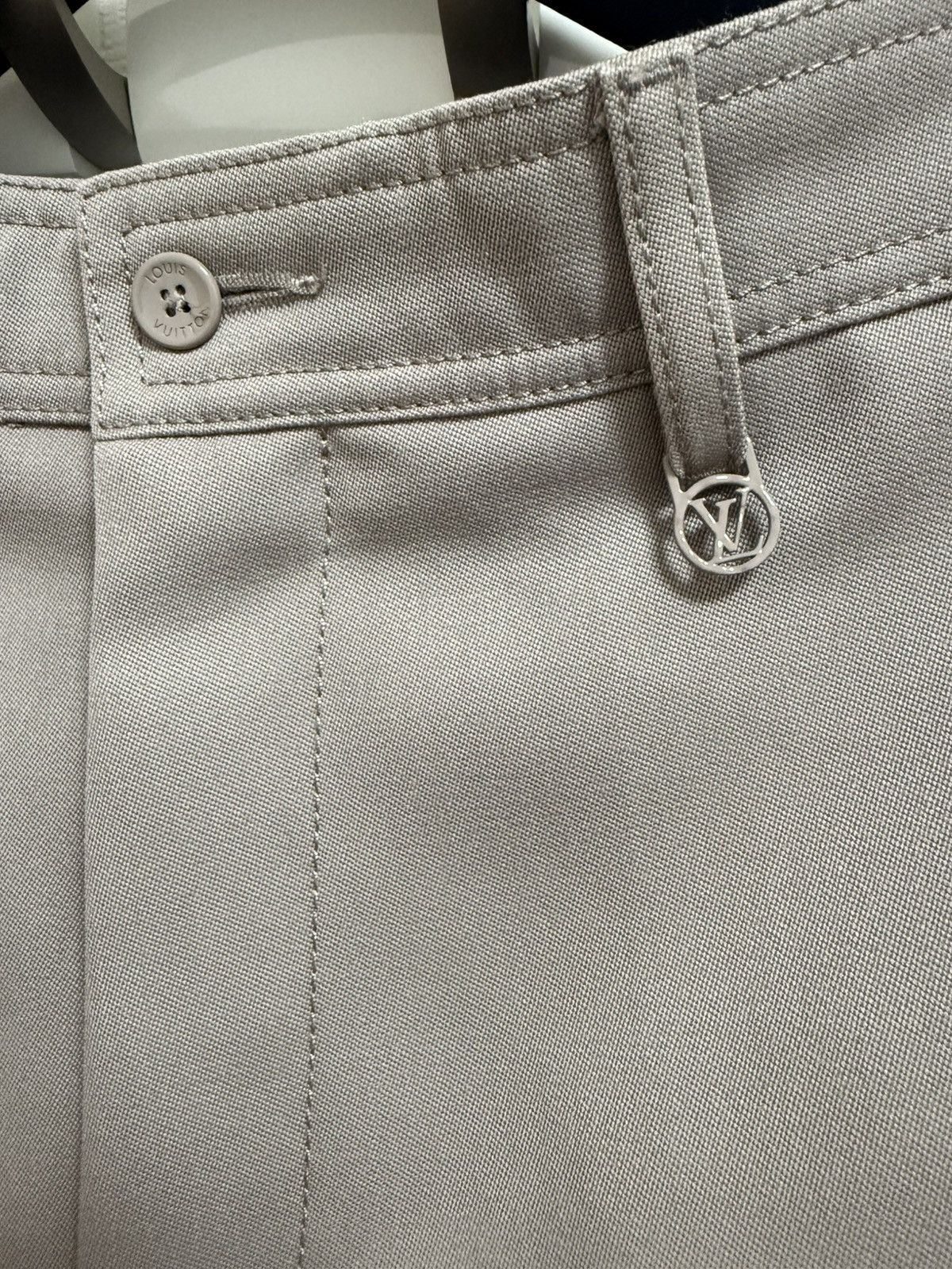 Louis Vuitton Louis Vuitton greyish beigr wide leg wool pants 46 Size US 31 - 4 Thumbnail
