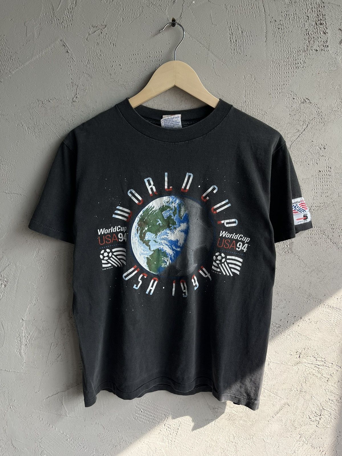 Vintage Vintage 1994 World Cup USA Football Soccer Logo T Shirt Size US M / EU 48-50 / 2 - 1 Thumbnail