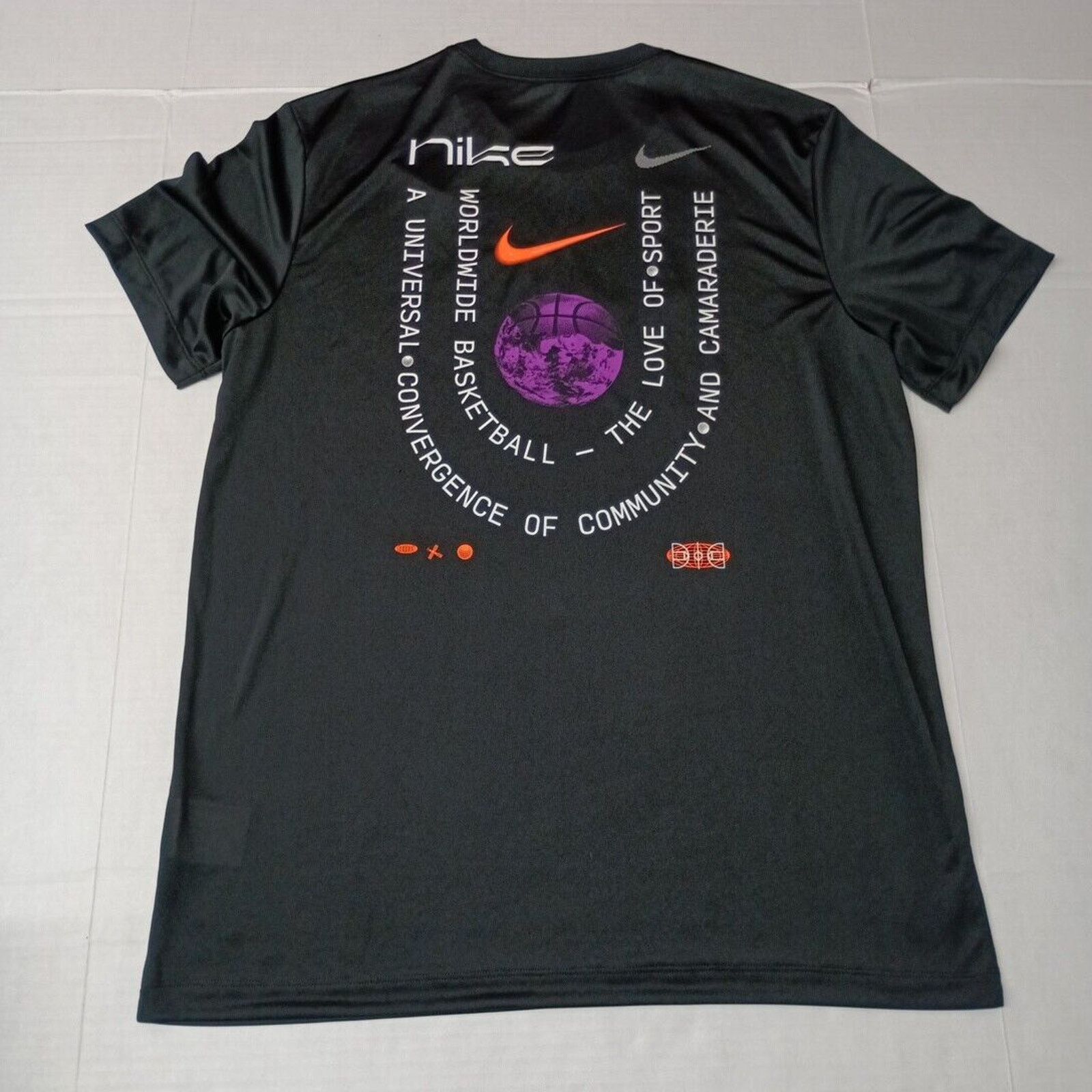 Nike Nike Basketball "Worldwide Wordsmith" T-Shirt Men's L Black Size US L / EU 52-54 / 3 - 8 Thumbnail