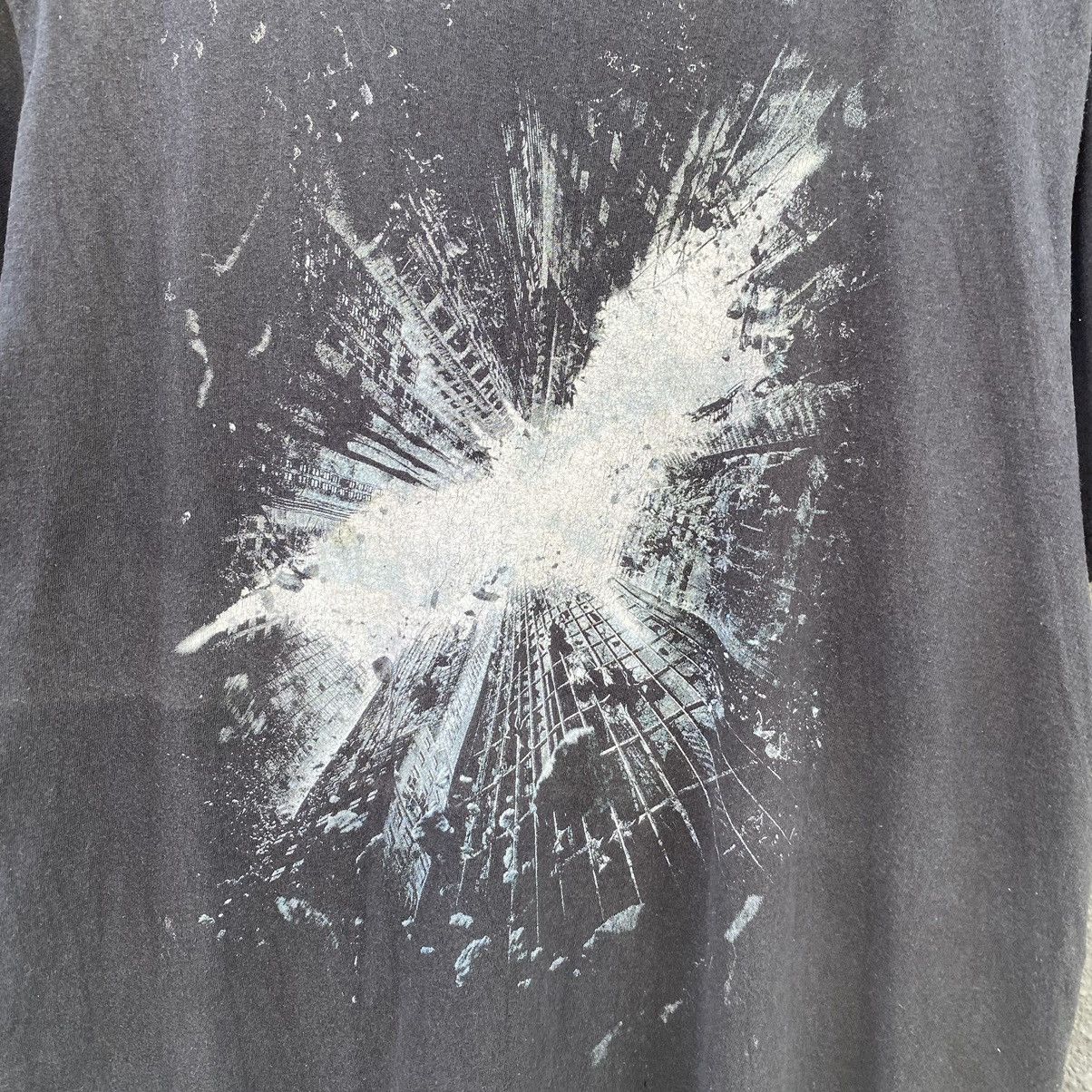 DC Comics Thrashed Faded The Dark Night Rises Batman ERD GRUNGE TEE Size US L / EU 52-54 / 3 - 3 Thumbnail