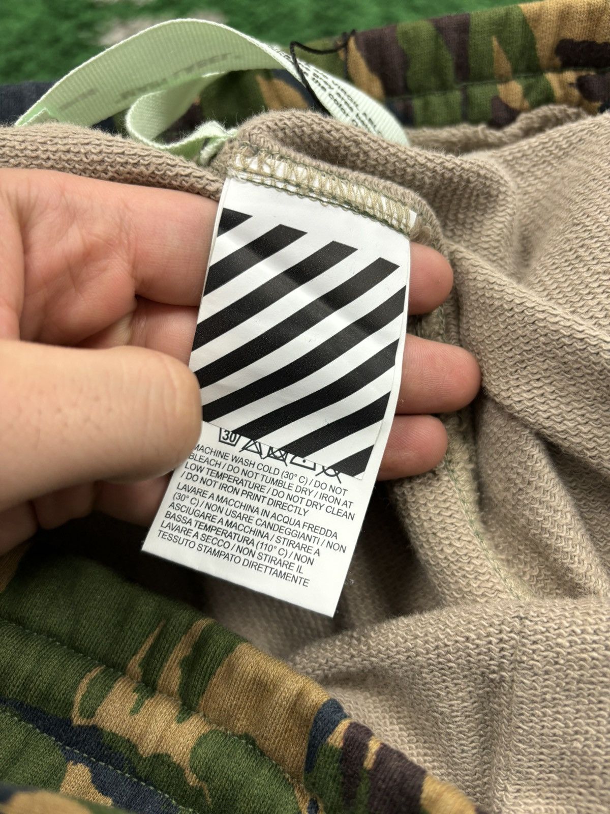 Off-White Off White Camo Sweatpants XL Size US 38 / EU 54 - 4 Thumbnail