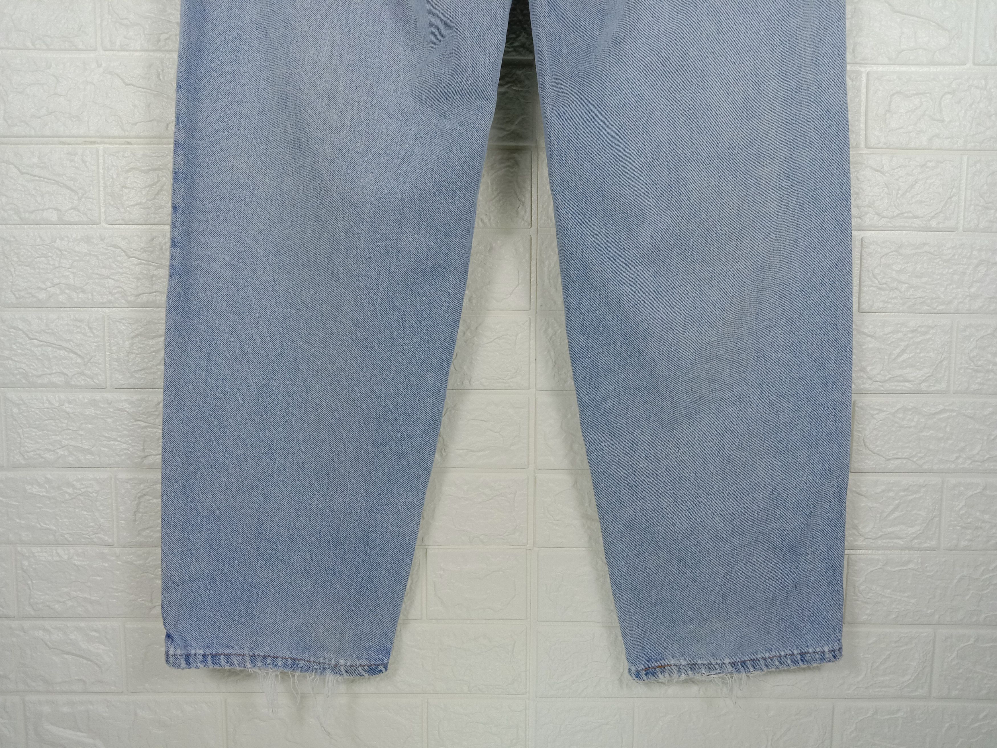 Vintage Levi's 570 Baggy Fit Jeans Light Wash Denim
