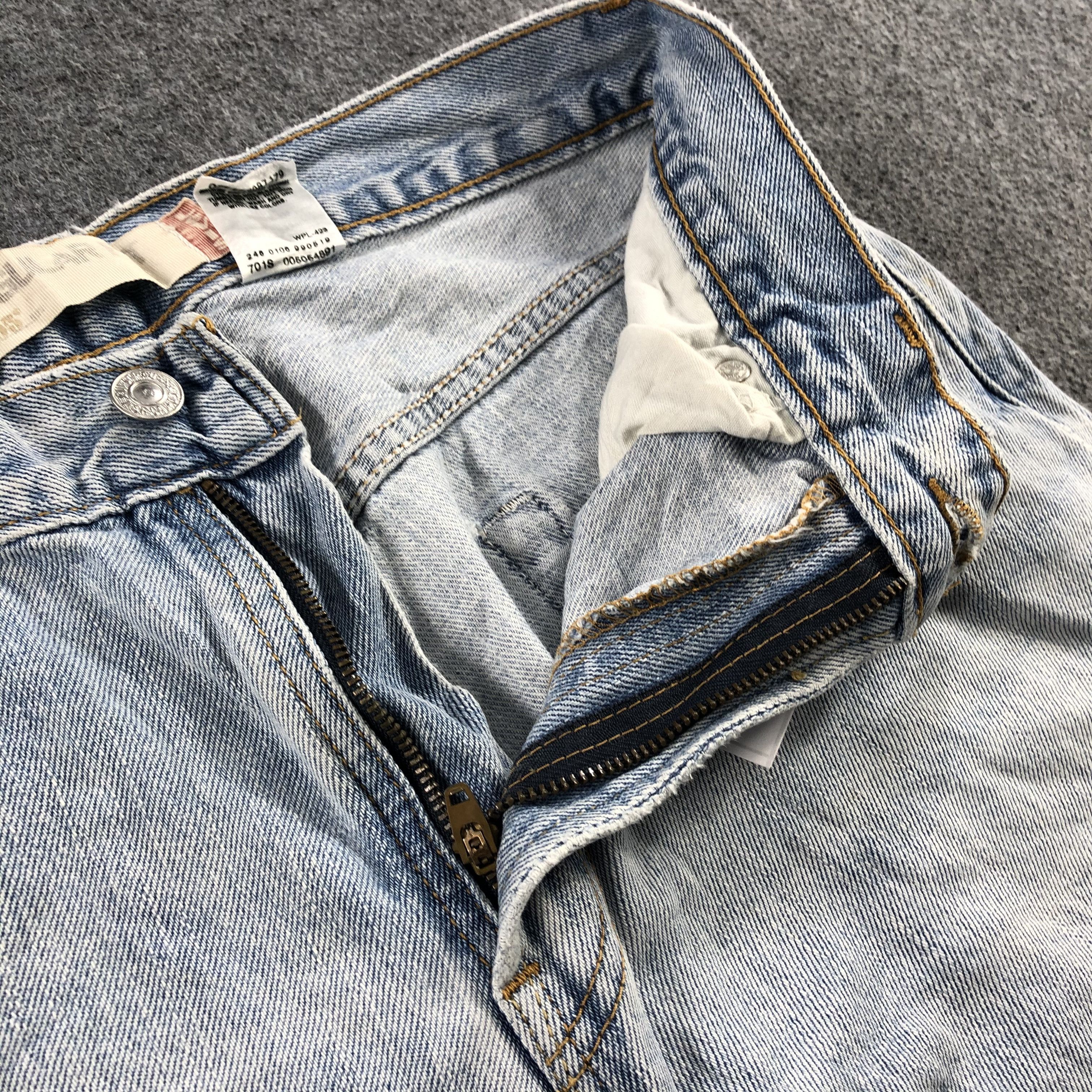 Levi's Vintage Light Wash Levis 505 Jeans-J2238 Size US 29 - 10 Thumbnail