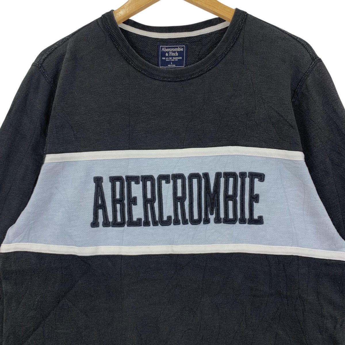 Abercrombie & Fitch ABERCROMBIE & FITCH Big Embroidered Logo Black Sweatshirt Size US L / EU 52-54 / 3 - 3 Thumbnail