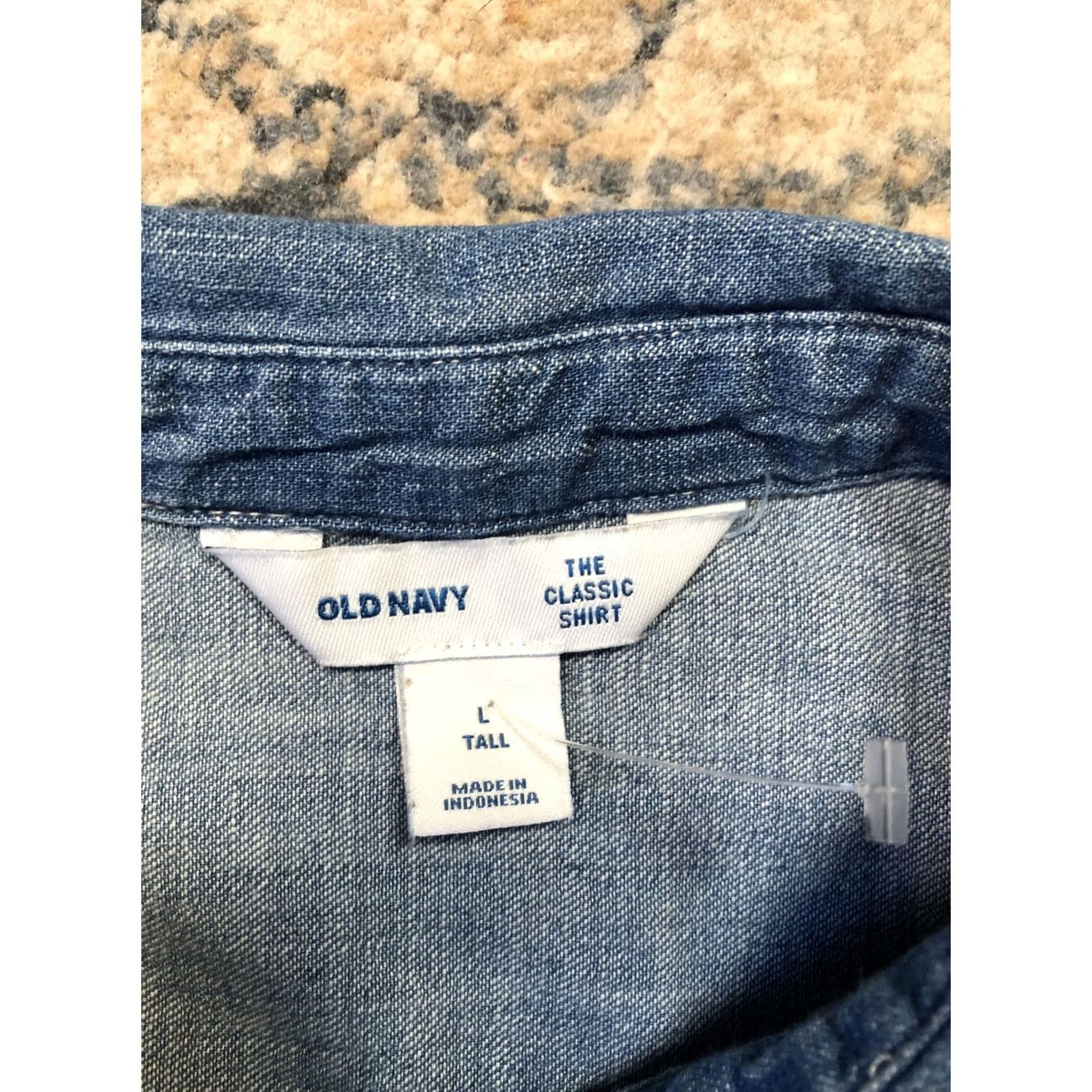 Old Navy VINTAGE Old Navy Shirt Mens LT Blue Denim Long Sleeve Button Down Classic Pocket Size US L / EU 52-54 / 3 - 6 Thumbnail