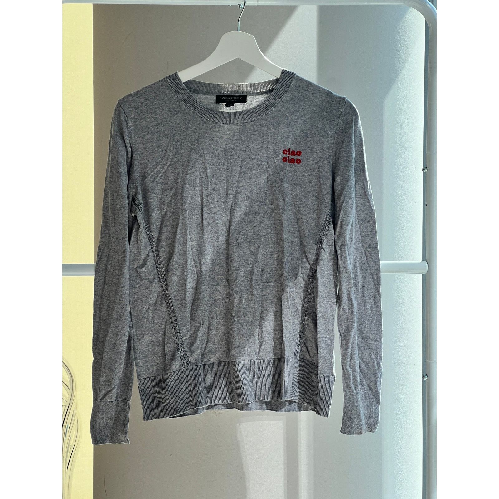 Banana Republic Banana Republic gray sweater "CIAO CIAO" design in red Size S / US 4 / IT 40 - 2 Thumbnail