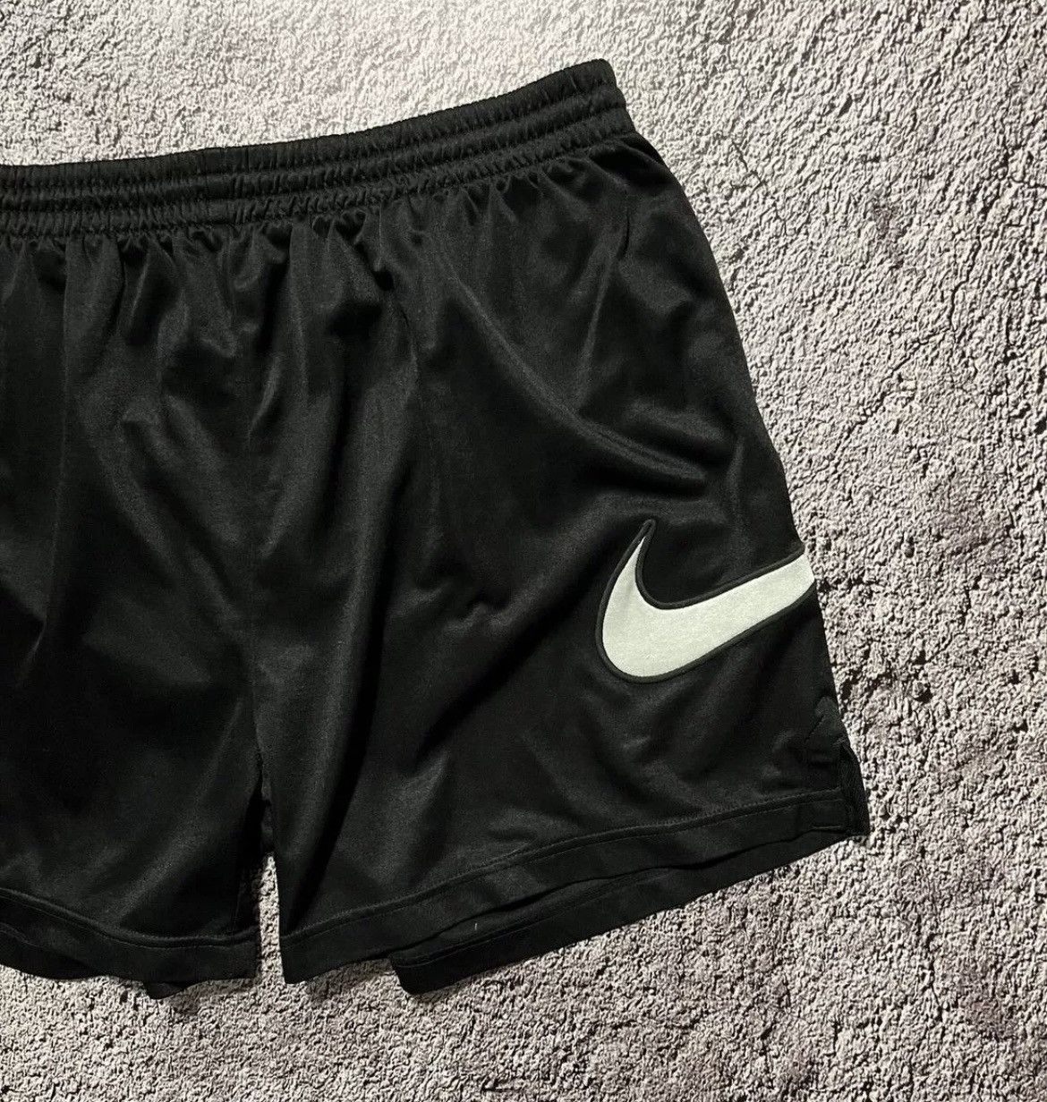 Nike × Vintage Nike Nike Shorts Shortpant Big Logo Size XL Size US 37 - 3 Thumbnail
