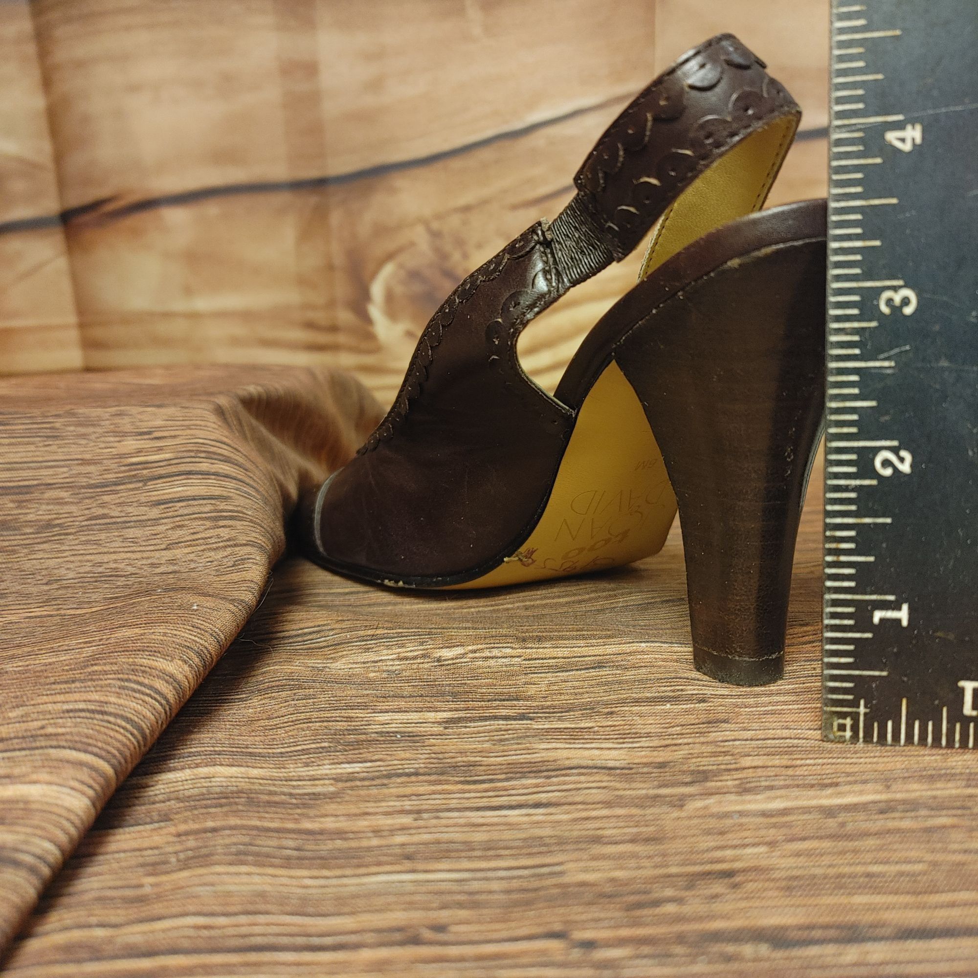 Other Women's Brown/Taupe Leather 3" Closed Toe Floral Ankle Strap Size US 6 / IT 36 - 7 Thumbnail