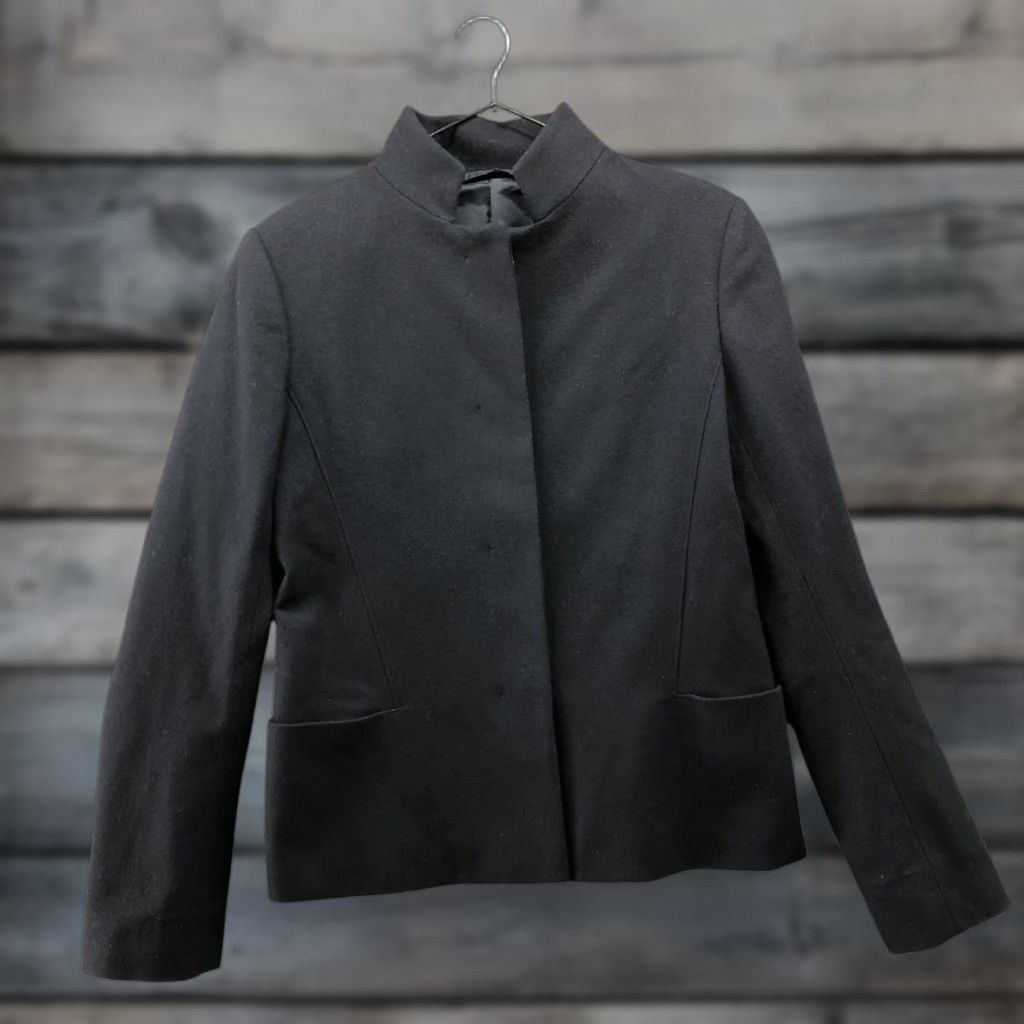 Uniqlo VINTAGE Uniqlo Wool Blazer Jacket Womens S Black Short Coat Minimalist Formal Size 28" / US 6 / IT 42 - 1 Thumbnail