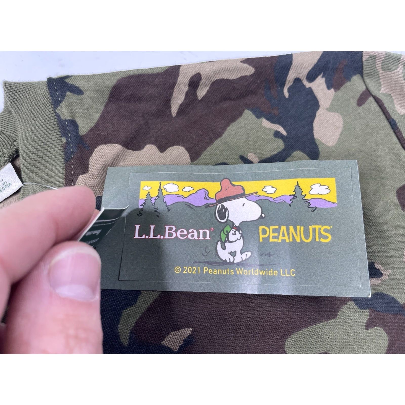 Vintage NWT L.L. Bean x Peanuts Shirt Camouflage “Take A Hike” T-Shirt Mens XL Green Camouflage Peanuts Logo Crew Neck Short Sleeve Cotton 100% Shirt Mens XL Size US XL / EU 56 / 4 - 5 Thumbnail