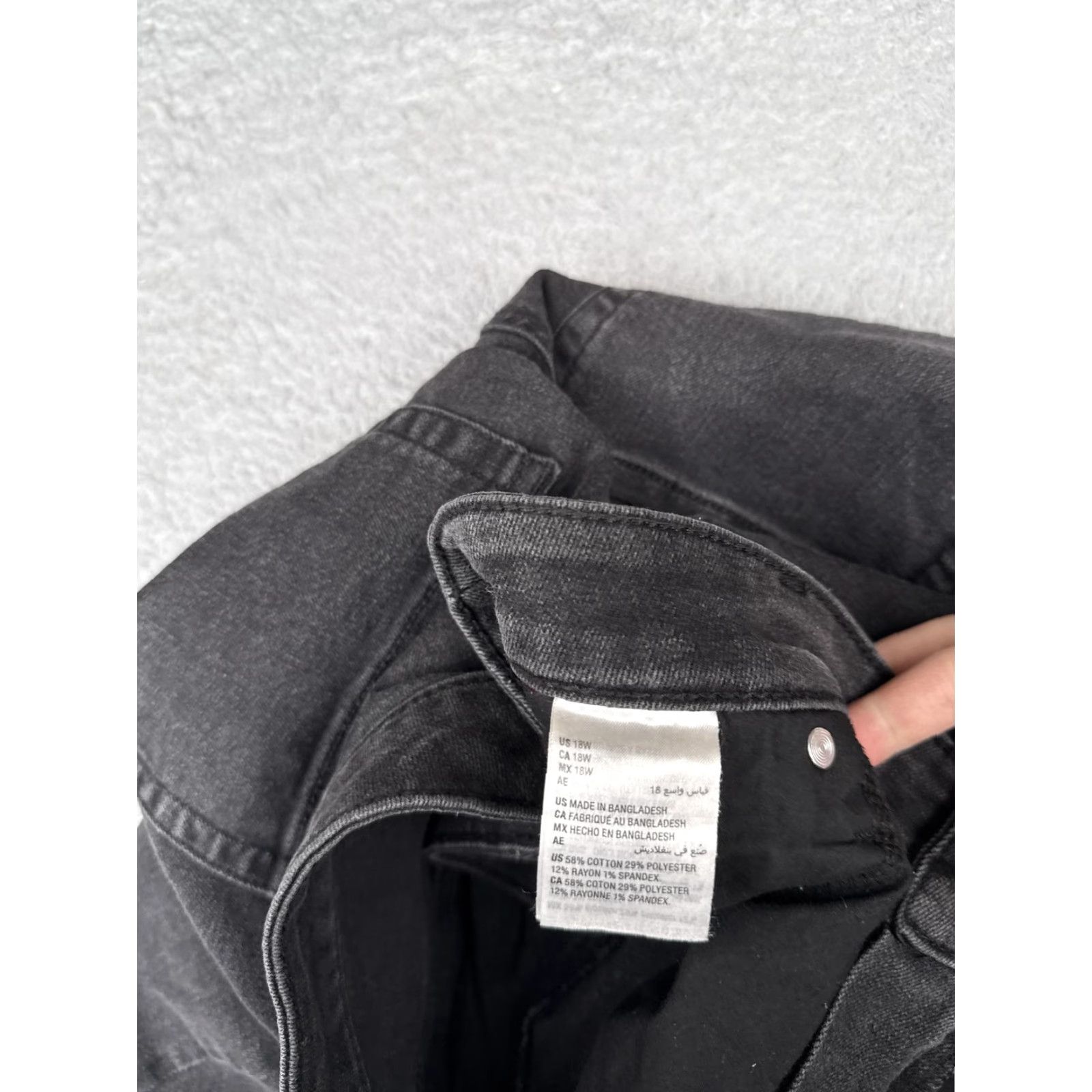 Style & Co Style & Co Curvy Capri Jeans Womens 18W Black Gray Stretch Denim Plus Size Jeans Size 40" / US 18 - 7 Thumbnail