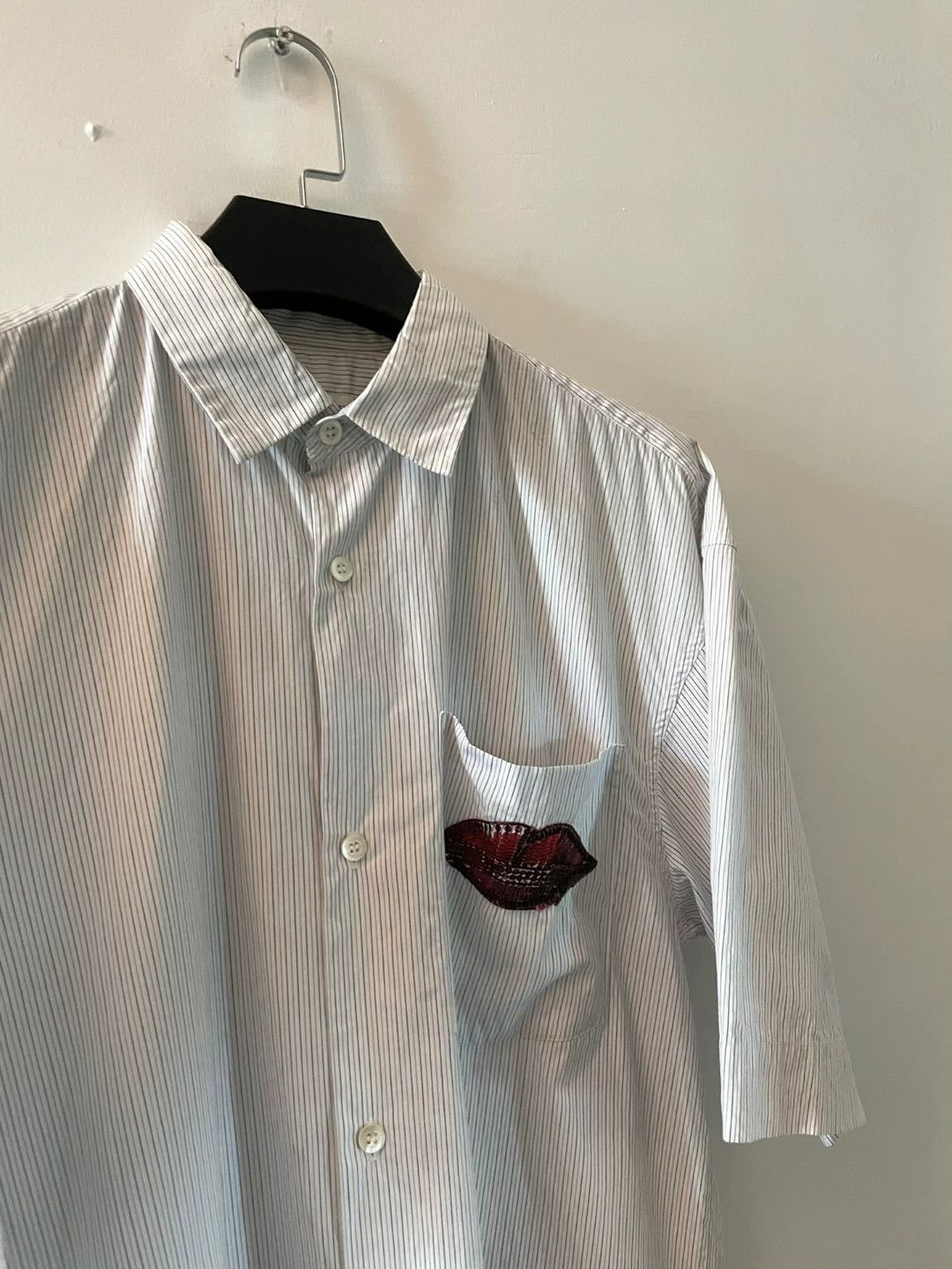 Dries Van Noten White Short Sleeve Shirt with Lip Patch Size US S / EU 44-46 / 1 - 5 Thumbnail