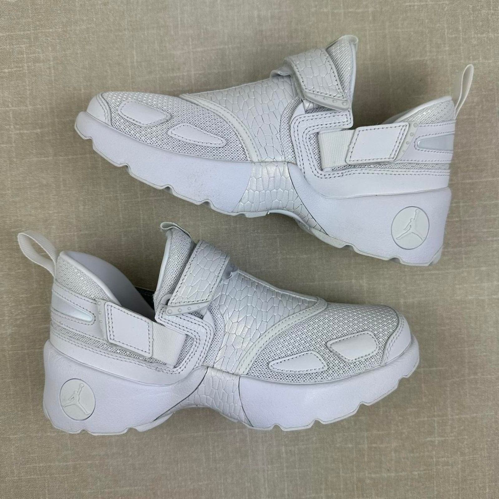 Jordan Brand 2016 Jordan Trunner LX "Triple White" Women 6 Size US 6 / IT 36 - 2 Thumbnail
