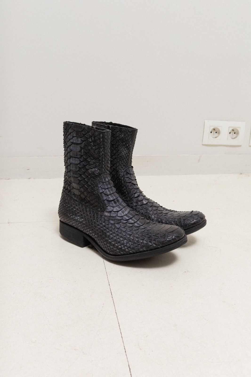Carpe Diem Full snake skin leather ankle boots Size US 7 / IT 37 - 1 Thumbnail
