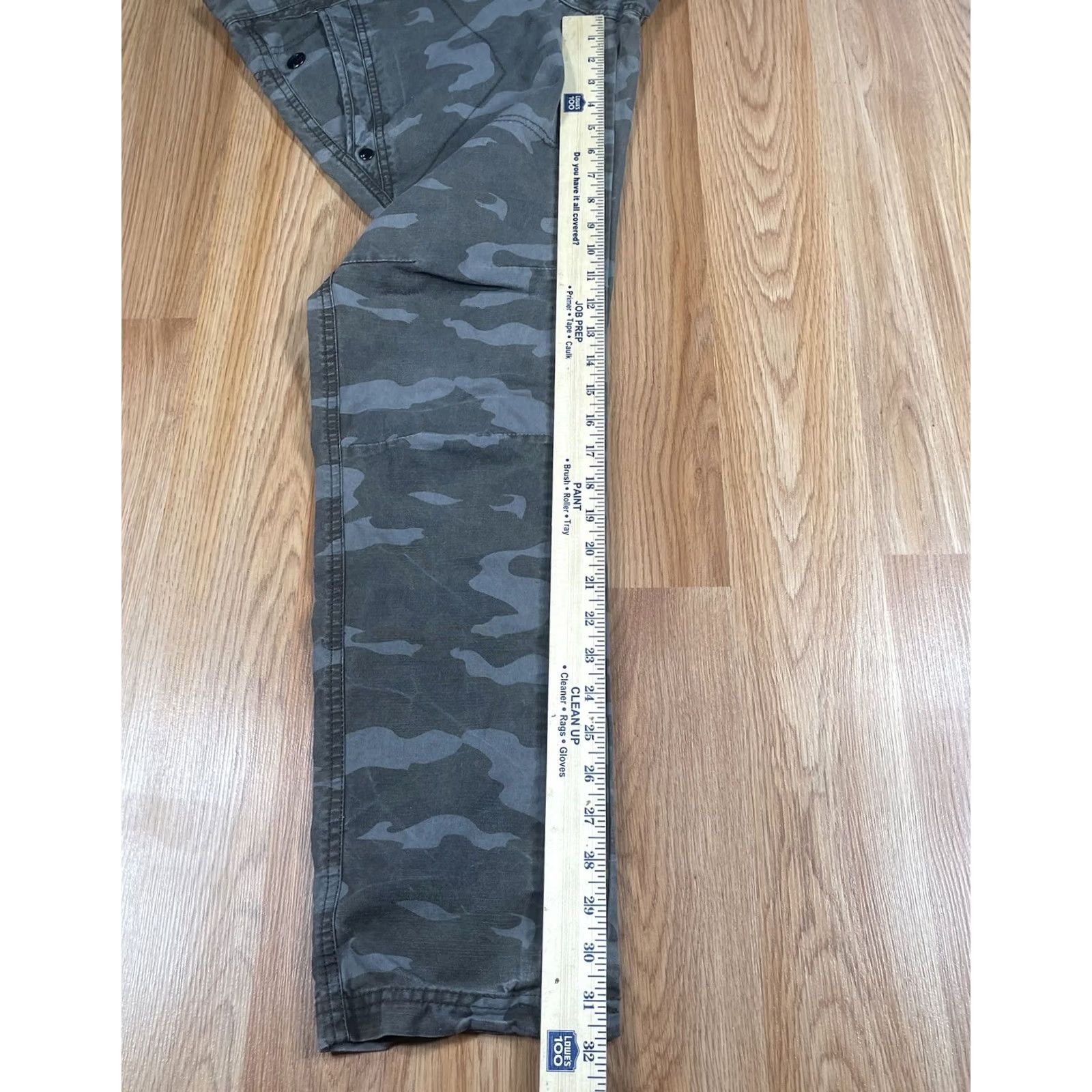 Vintage Helix Pants Mens Size 30W x 32L Slim Taper Flat Front Khaki Slacks Green Camouflage Pocketed Regular Waist 30x32 Mens Size US 30 / EU 46 - 6 Thumbnail