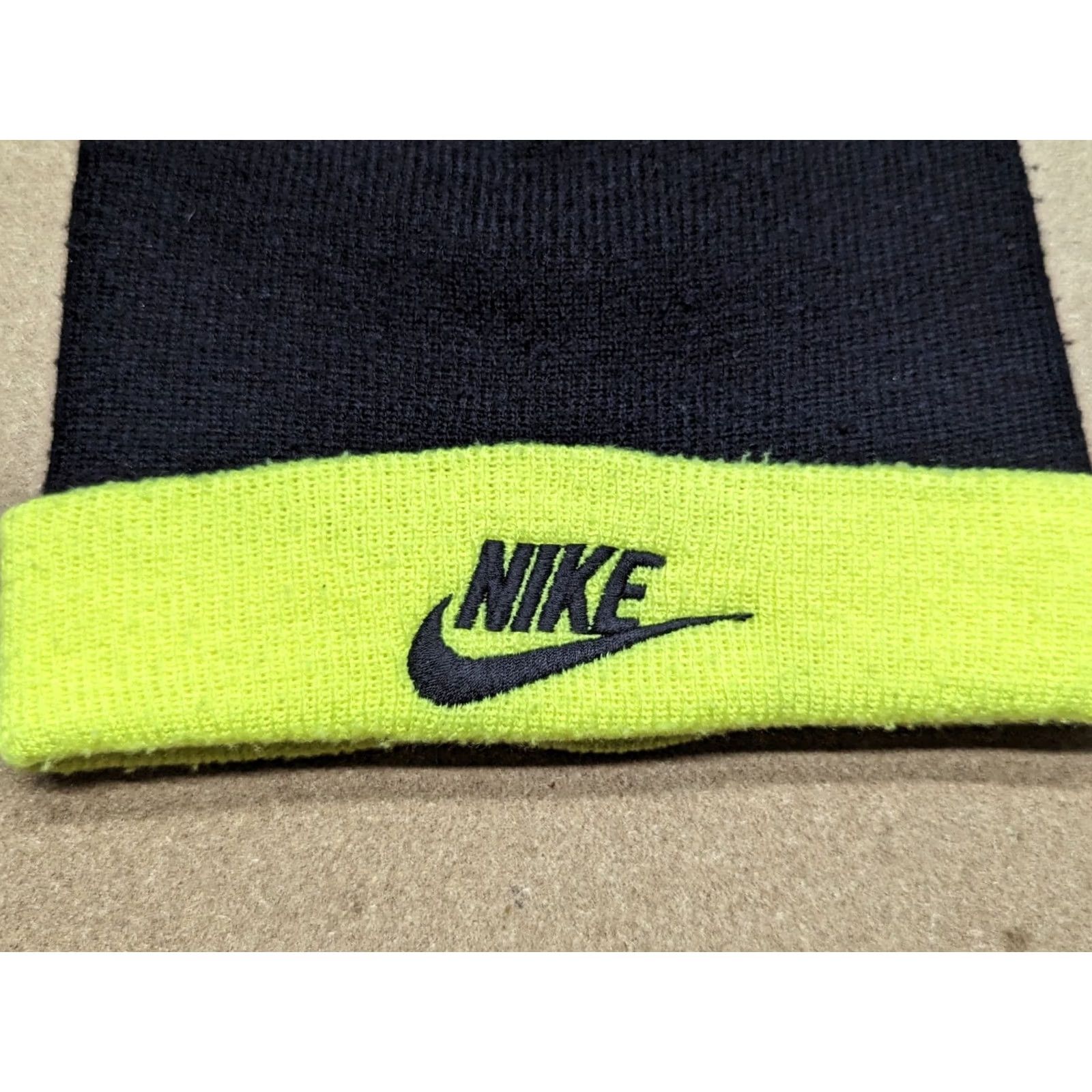 Nike VINTAGE Nike Borussia Dortmund Beanie Hat One Size Black Cuffed Football BVB 90s Boys Womens Mens Size ONE SIZE - 6 Thumbnail