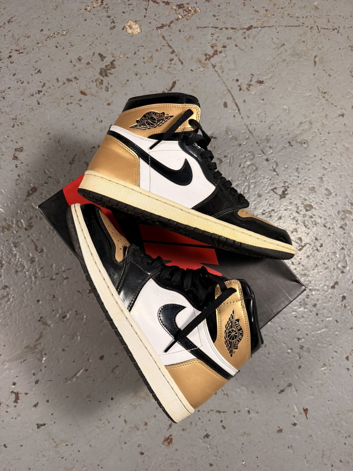 Jordan Brand Used Jordan 1 Gold Toes Size US 9 / EU 42 - 2 Thumbnail