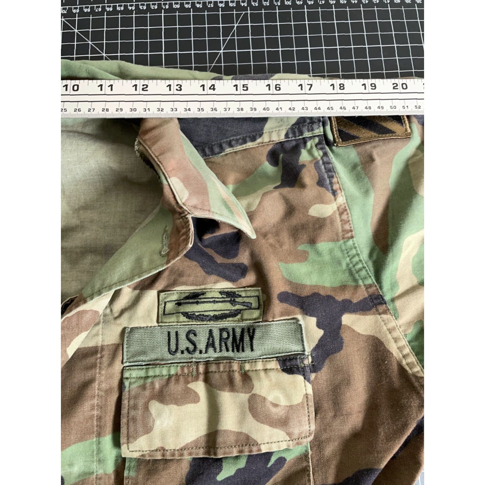 Vintage VINTAGE Military Jacket Mens Short Woodland Camouflage Army with Patches Carbon Hill 80s Retro Outdoor Army Jacket Short Green Regular Mens Size US 31 - 7 Thumbnail
