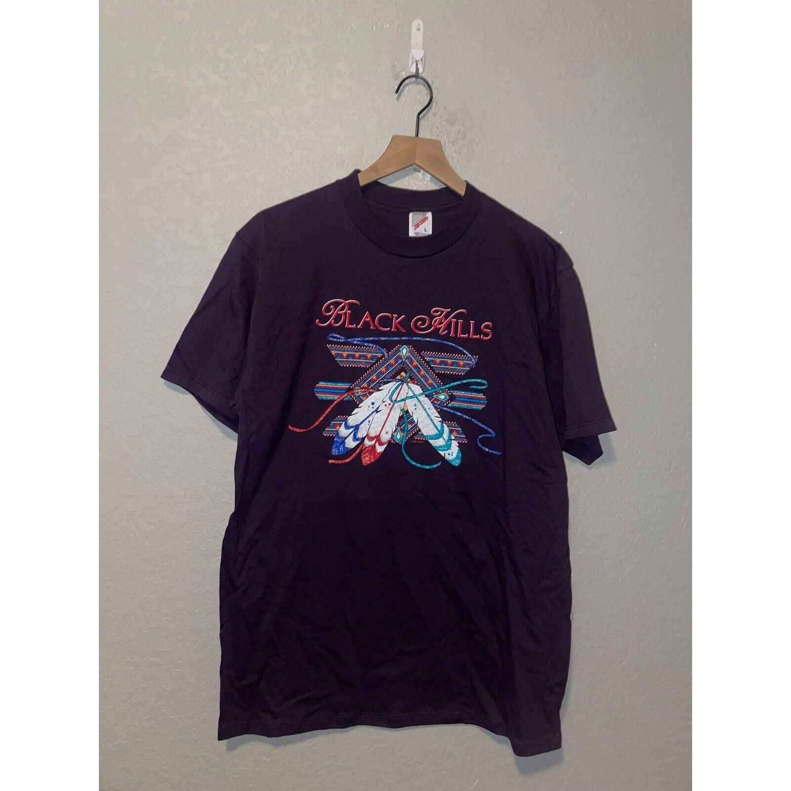 Jerzees Vintage Black Hills Native American Shirt Feathers Tee 90s L Size US L / EU 52-54 / 3 - 1 Thumbnail