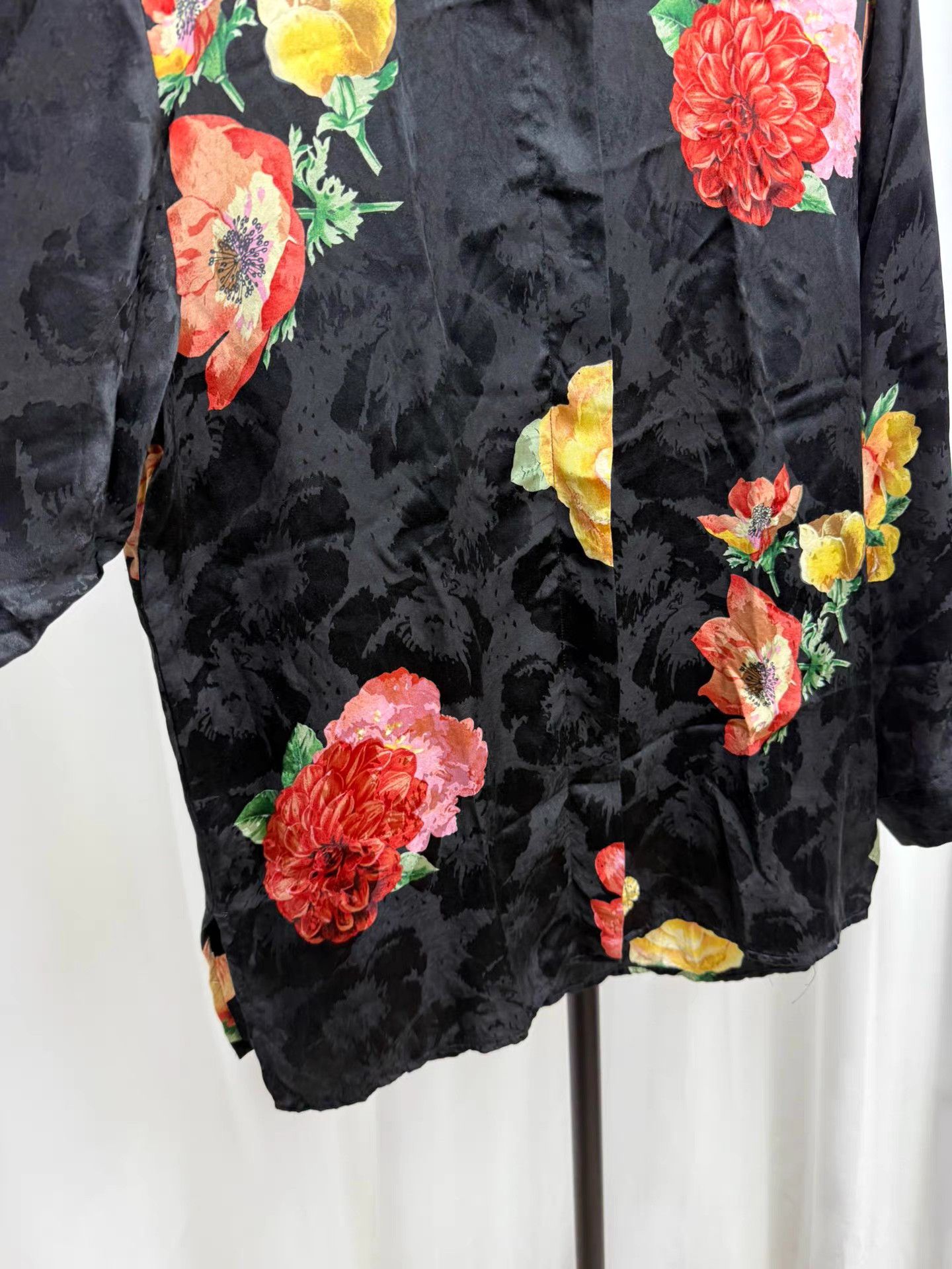 Yohji Yamamoto Yohji Yamamoto Workshop Dark Floral Satin Shirt K20 Size US M / EU 48-50 / 2 - 5 Thumbnail