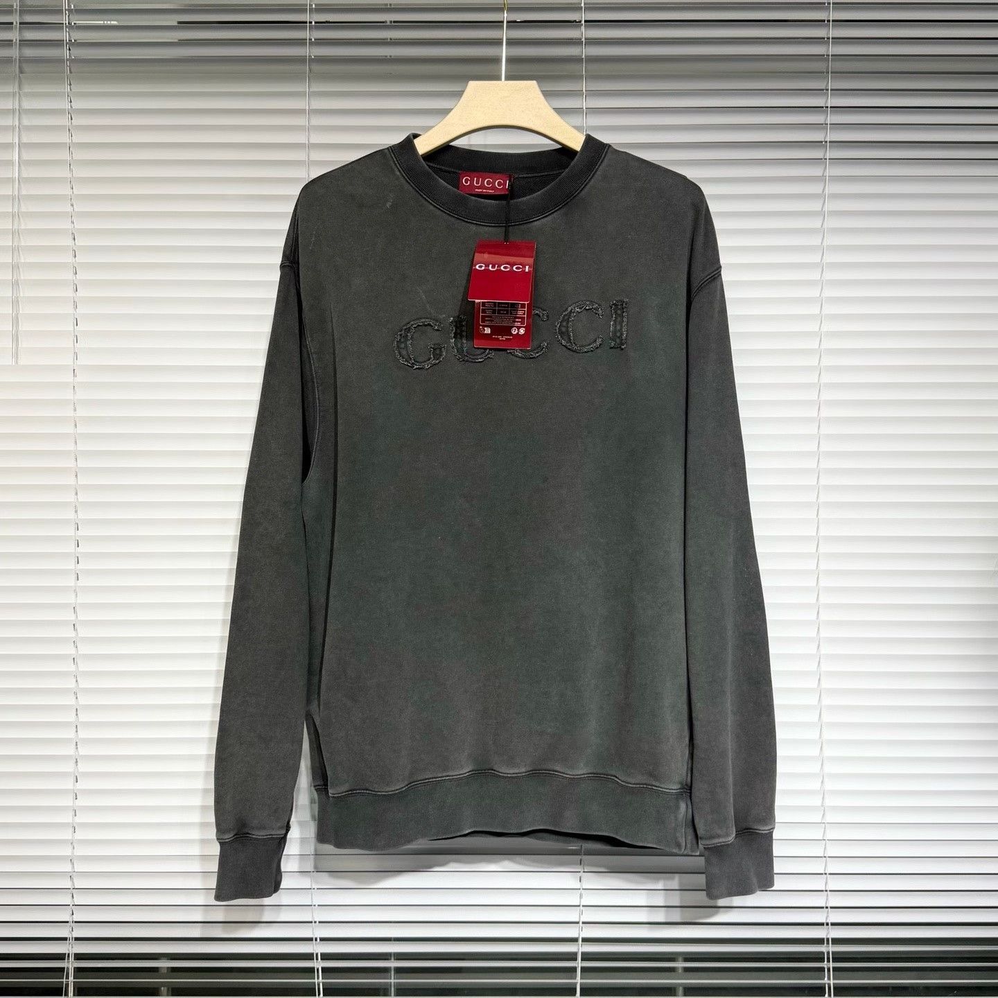 Gucci Gucci M Gray Embroidered Logo Sweatshirt Size US M / EU 48-50 / 2 - 1 Thumbnail