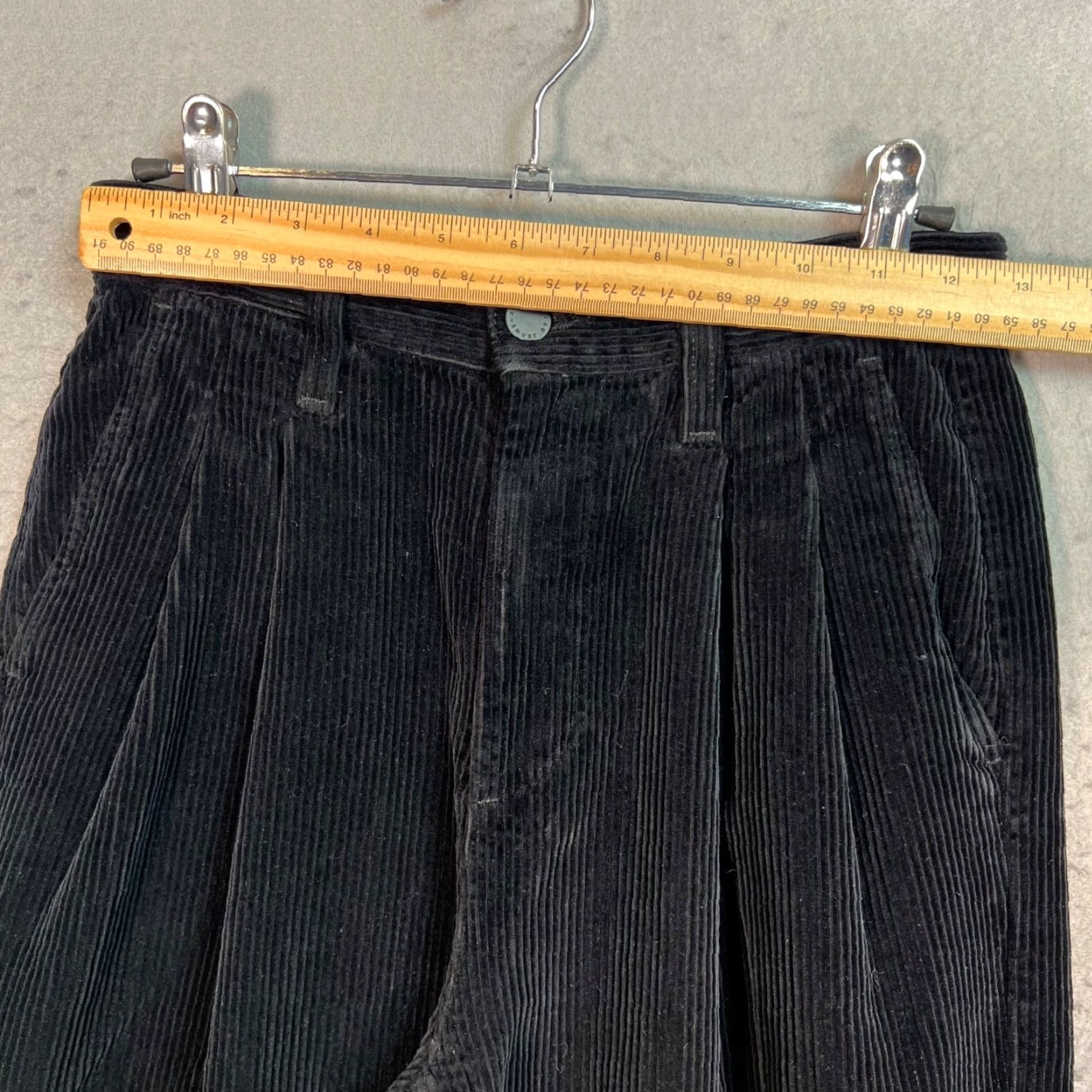 Vintage AG Adriano Goldschmied Pleated Deven High-Rise Ultra Wide-Leg Corduroy Pants 24R Women Pants Black Corduroy Wide-Leg 24 in Vintage N/A Size 42" / US 20 - 6 Thumbnail