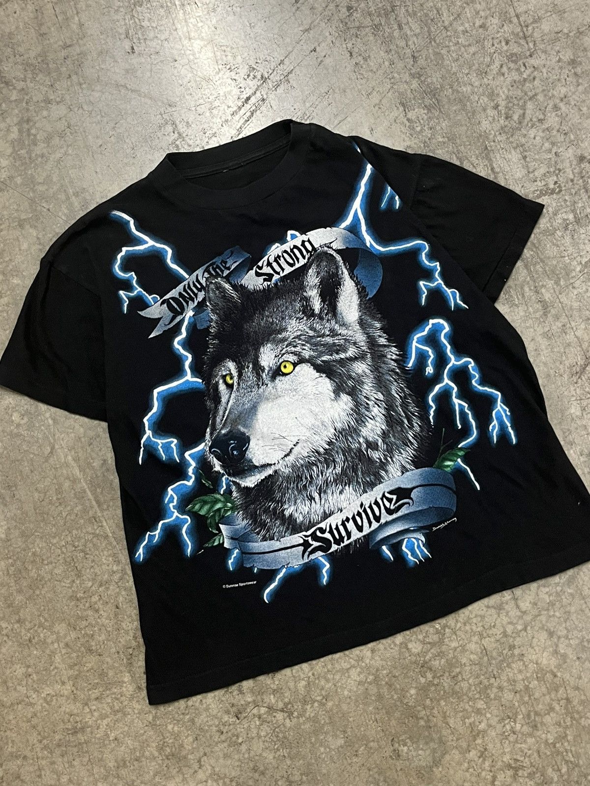 Vintage Vintage 90s American thunder AOP wolf tee shirt rare hype Size US L / EU 52-54 / 3 - 4 Thumbnail