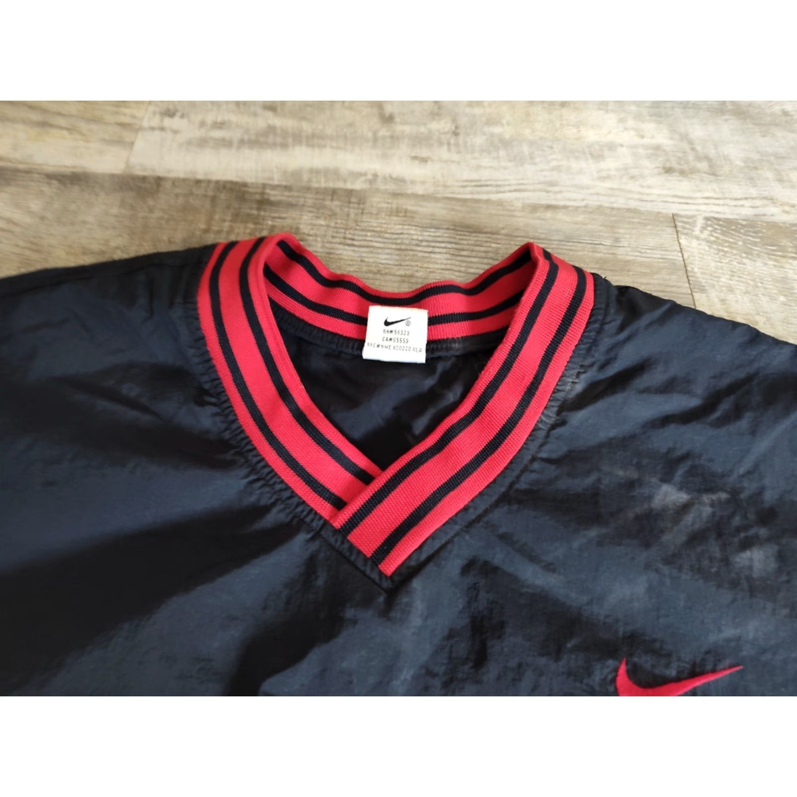 Nike Vintage Nike V-Neck Windbreaker Pullover Black Red Mens Size XL Swoosh Logo Size US XL / EU 56 / 4 - 6 Thumbnail