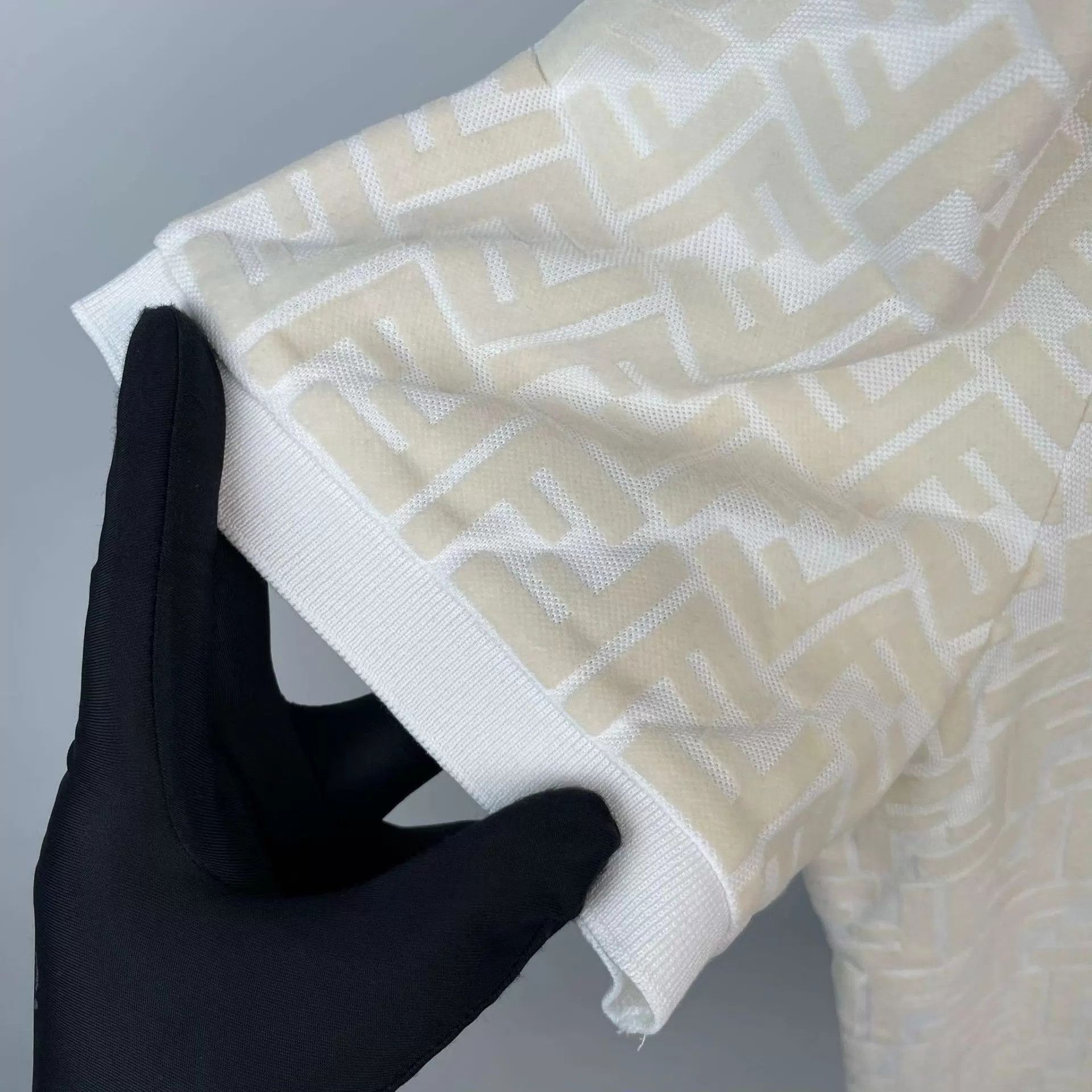 Fendi Fendi 97 New white print short sleeve XL Size XL / US 12-14 / IT 48-50 - 9 Thumbnail