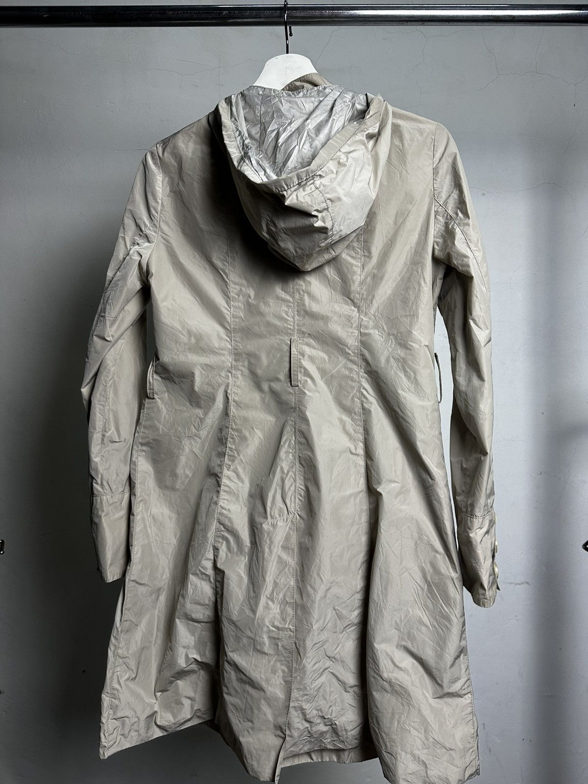 Armani Collezioni Armani Collezioni Ruffle Waterproof Hooded Coat Size M / US 6-8 / IT 42-44 - 8 Thumbnail