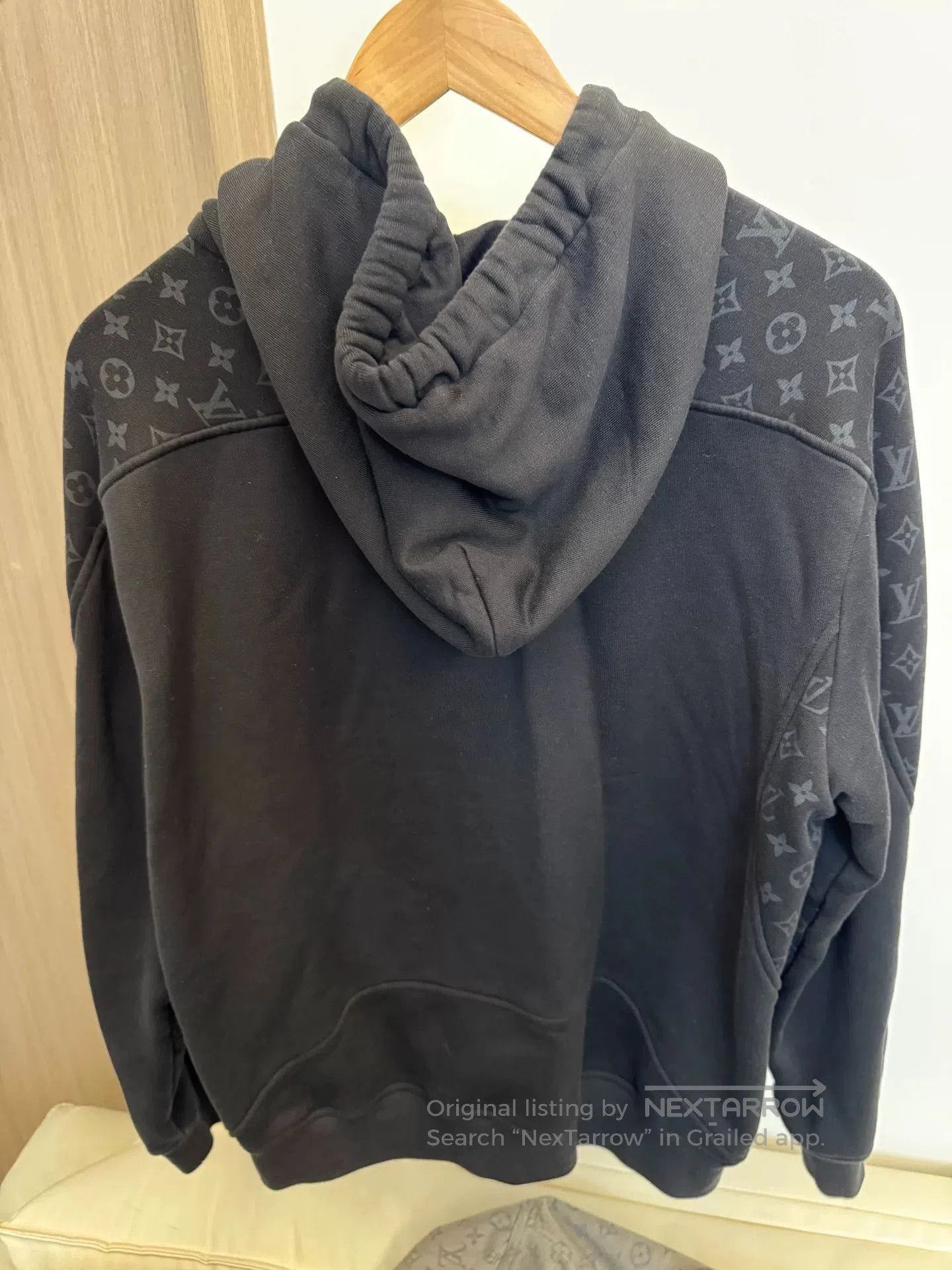 Louis Vuitton Louis Vuitton Black Monogram Sweatshirt M Size. Size US M / EU 48-50 / 2 - 2 Thumbnail