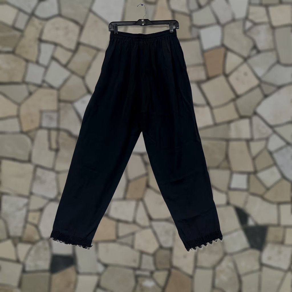 Vintage Rumours Pants Dress Pants Womens 12 Black Lace Hem Pleated All Season Vintage? No, Not Vintage Size 34" / US 12 / IT 48 - 1 Thumbnail