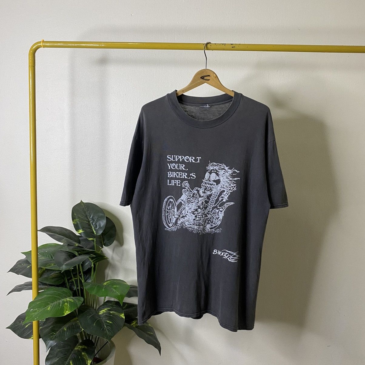Vintage 1990s Skeleton Rides Choppers Biker Sunfaded T Shirt Size US L / EU 52-54 / 3 - 1 Thumbnail