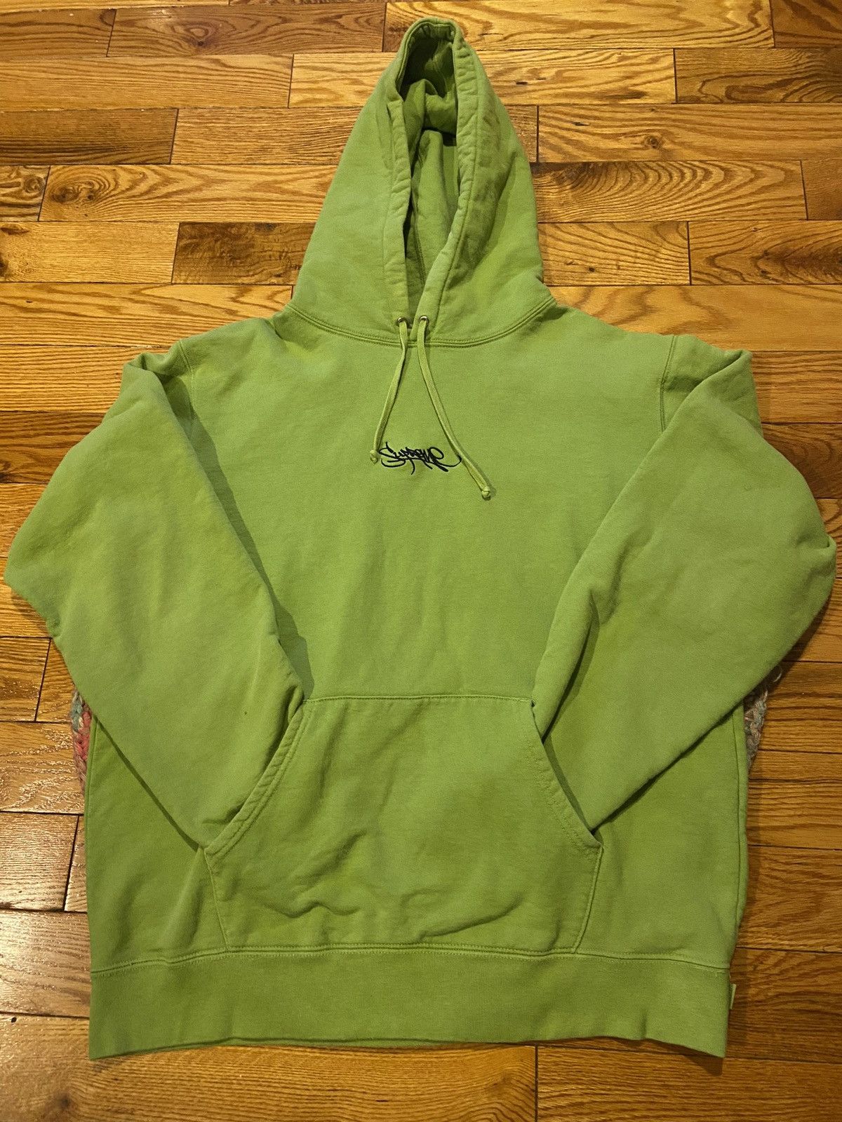 image of Supreme Fw18 Classic Script Hoodie in Green, Men's (Size XL)