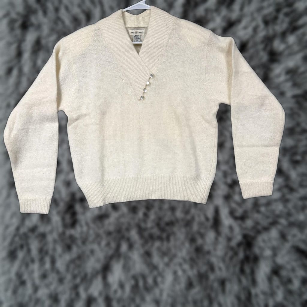 Vintage VINTAGE YarnWorks Sweater Womens M Cream 80s 90s Wool Blend V-Neck Preppy Knit Pullover Lightweight Hand Wash Only Size M / US 6-8 / IT 42-44 - 1 Thumbnail