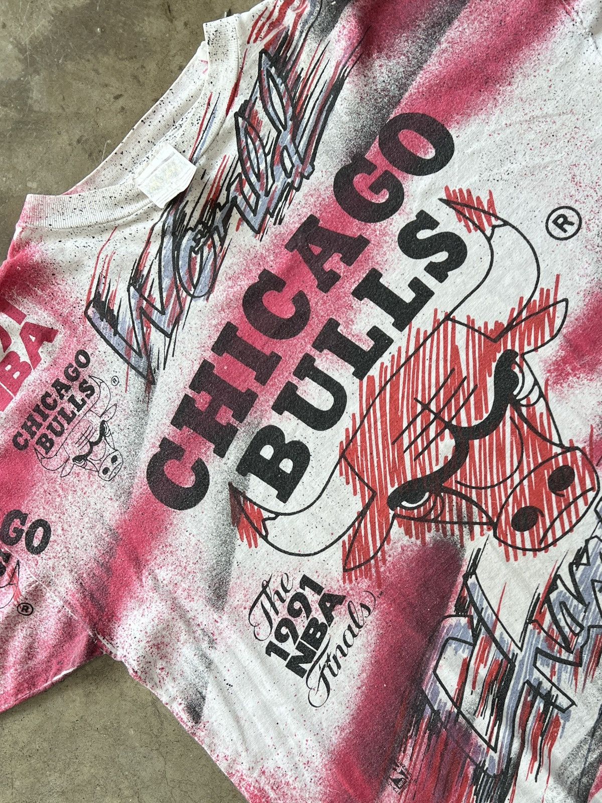 NBA × Vintage Vintage 1991 NBA Chicago Bulls Magic Johnson AOP Tee Large Size US L / EU 52-54 / 3 - 1 Thumbnail