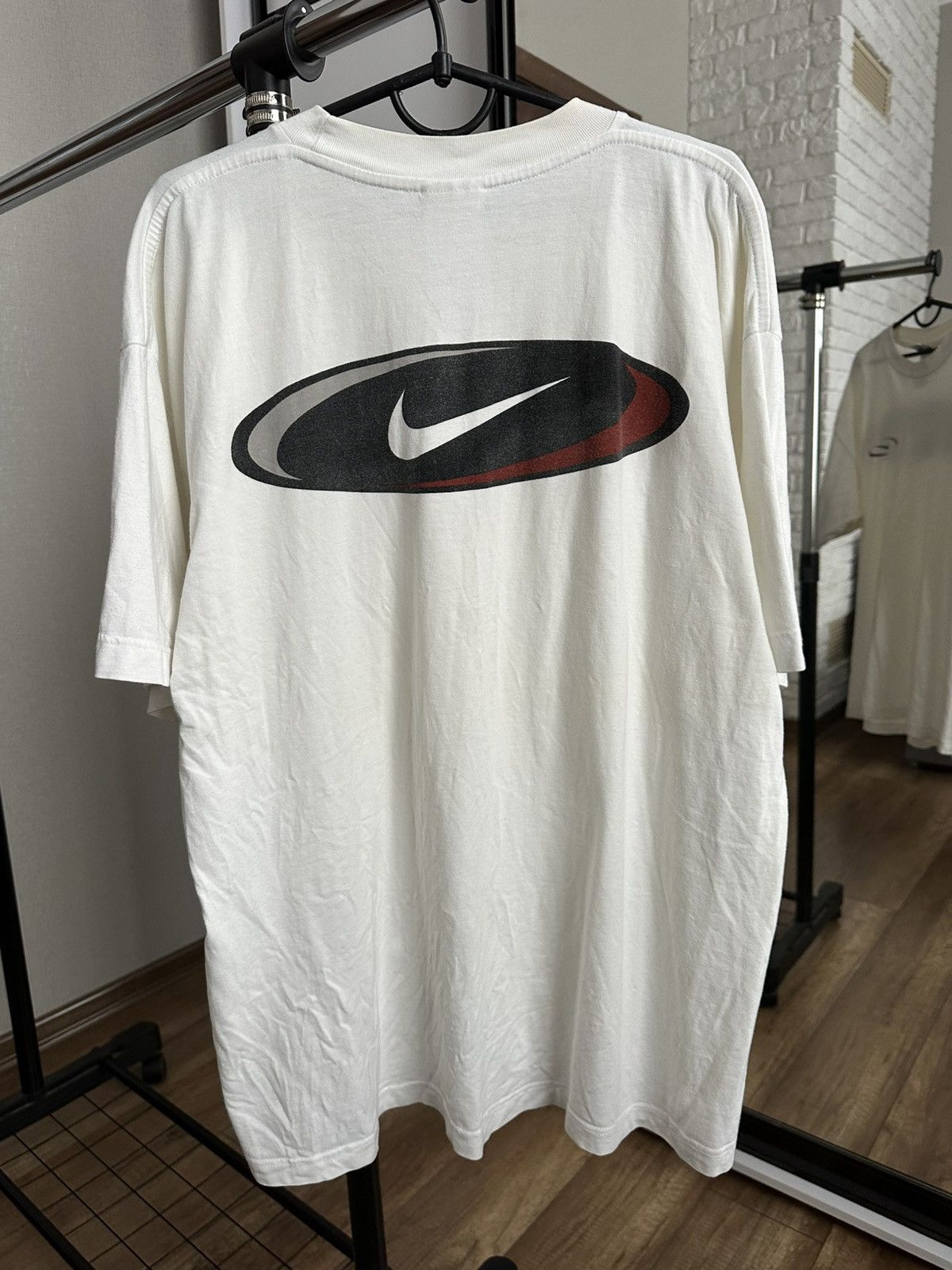 Nike Nike Vintage Big Logo Swoosh T-Shirt Tee 90s Size US L / EU 52-54 / 3 - 3 Thumbnail