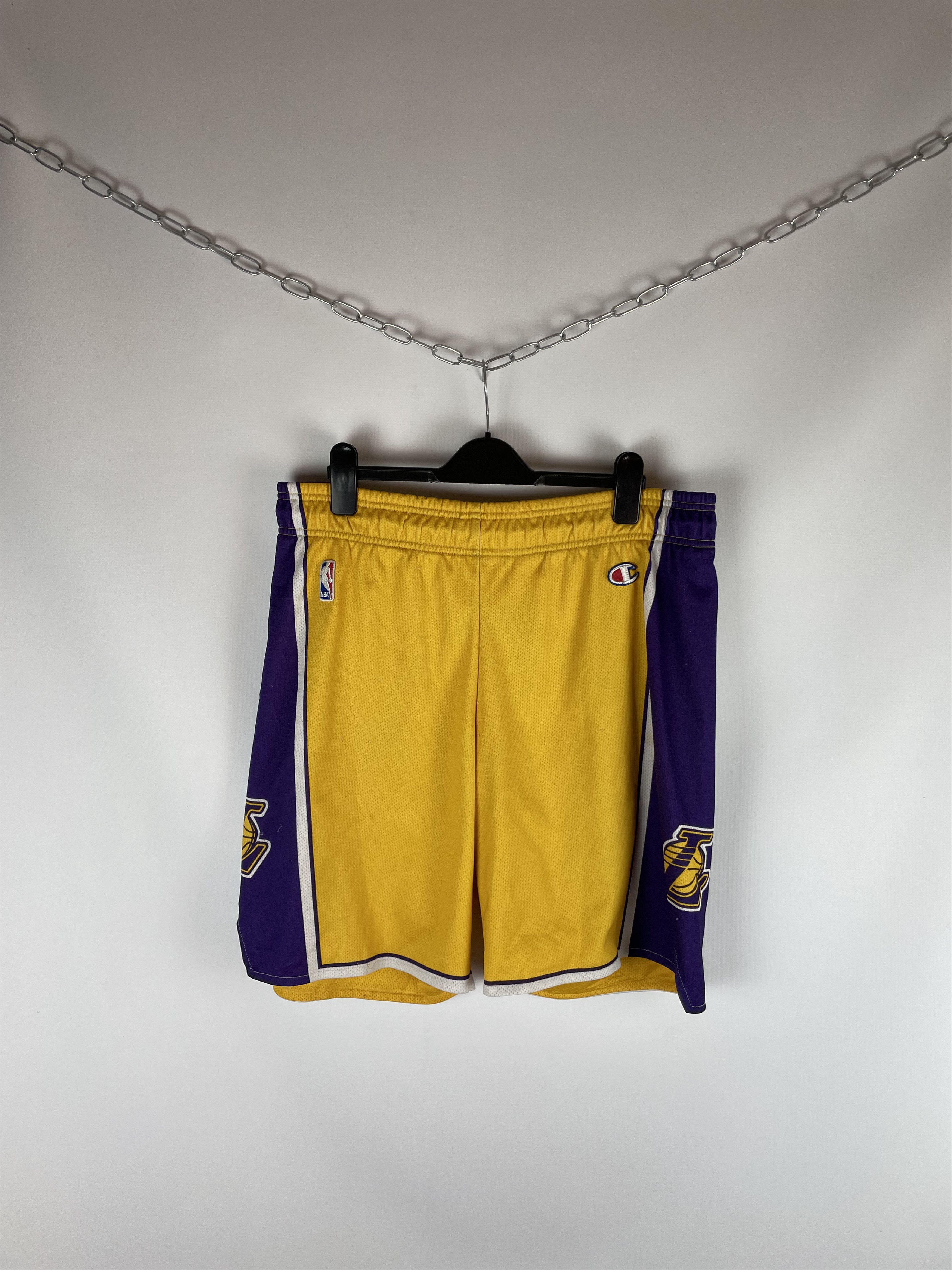 Champion Vintage Champion Lakers Shorts Size US 34 / EU 50 - 1 Thumbnail